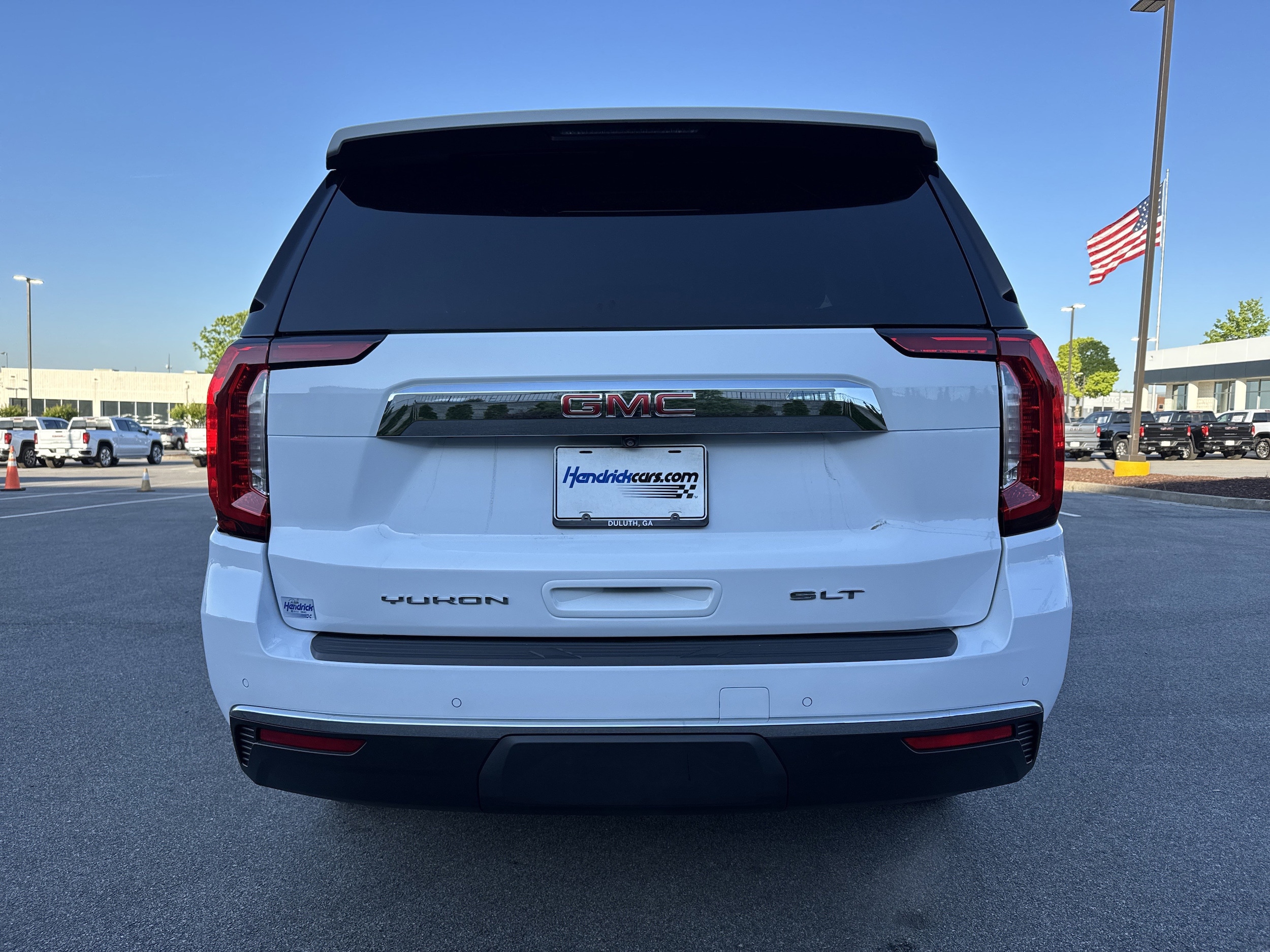 2023 GMC Yukon SLT photo 3