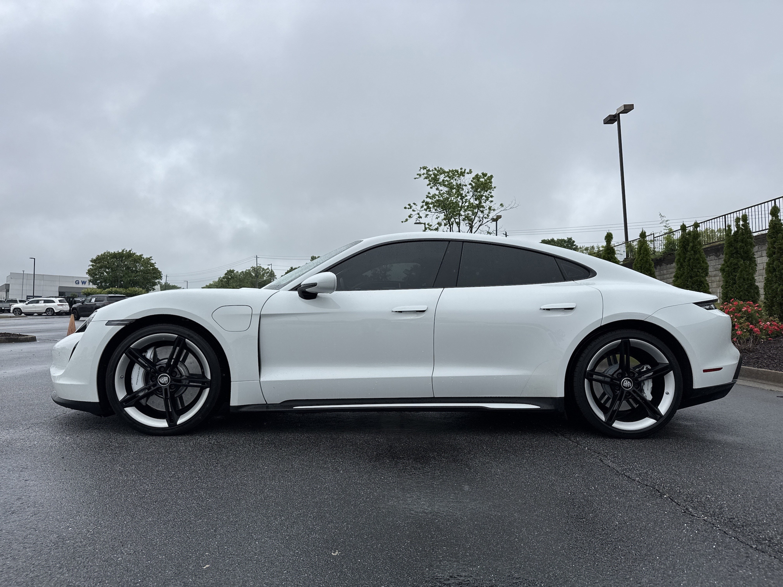 2022 Porsche Taycan photo 5