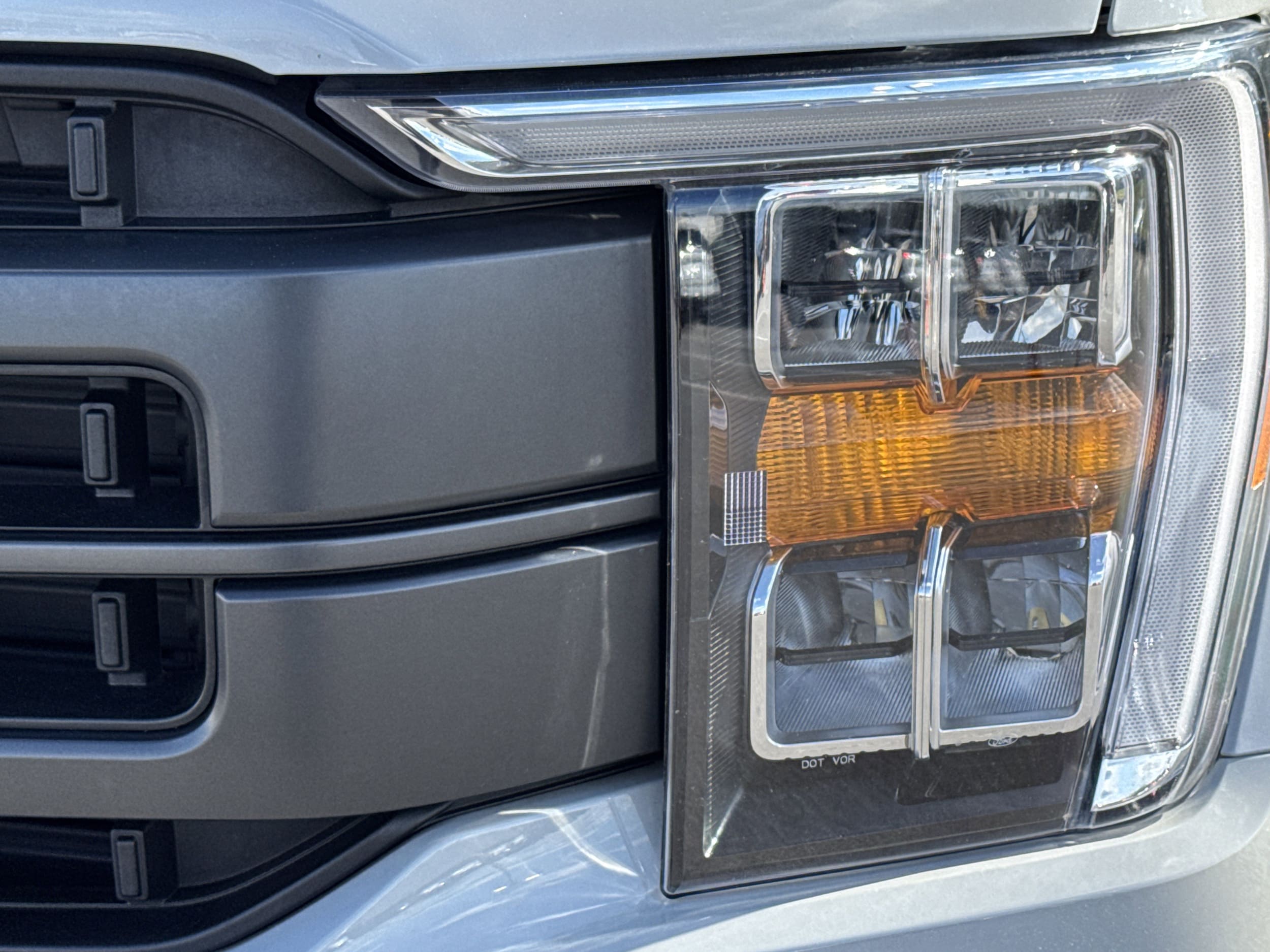 2023 Ford F-150 LARIAT photo 4