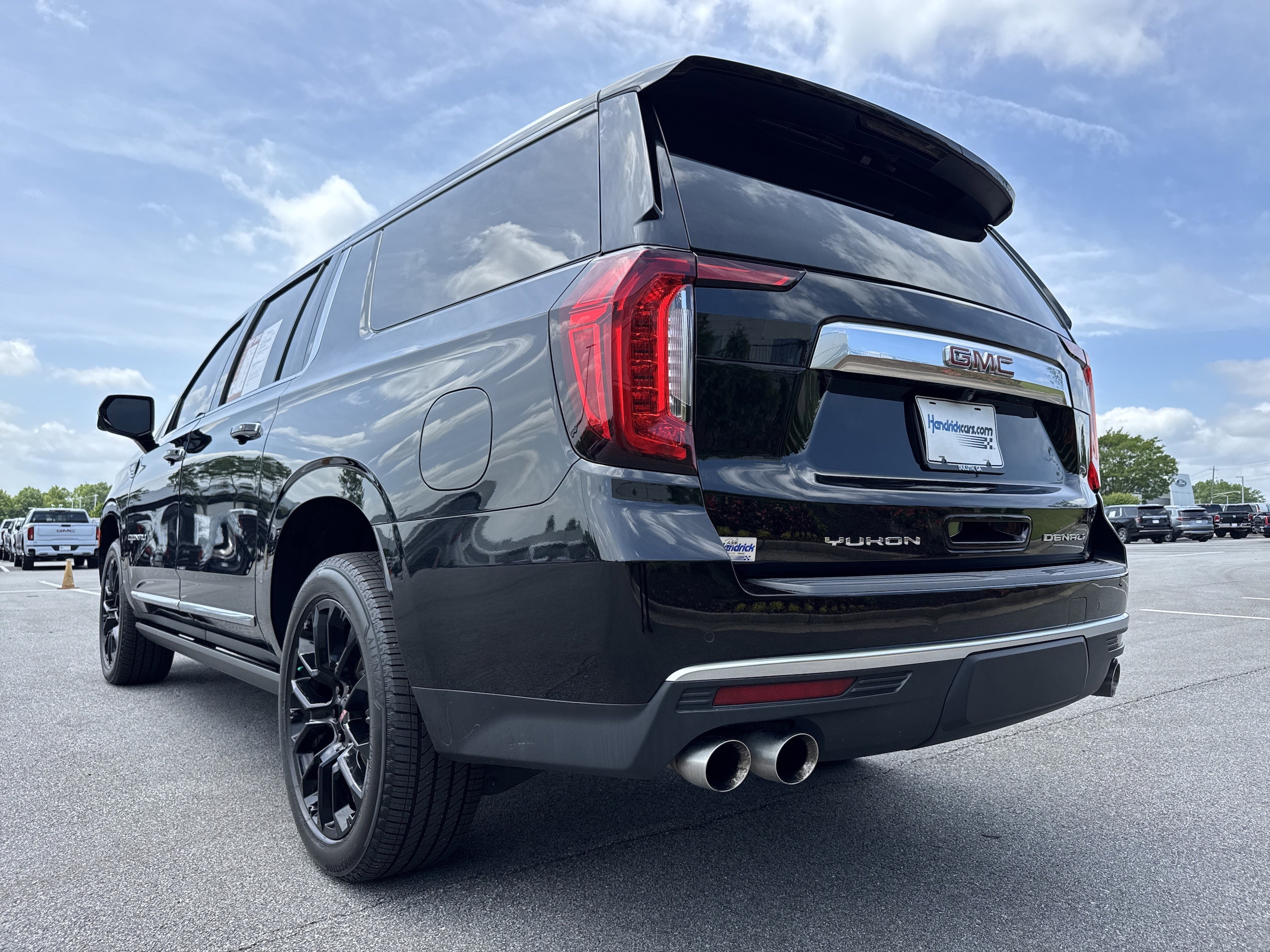 2023 GMC Yukon XL Denali photo 3