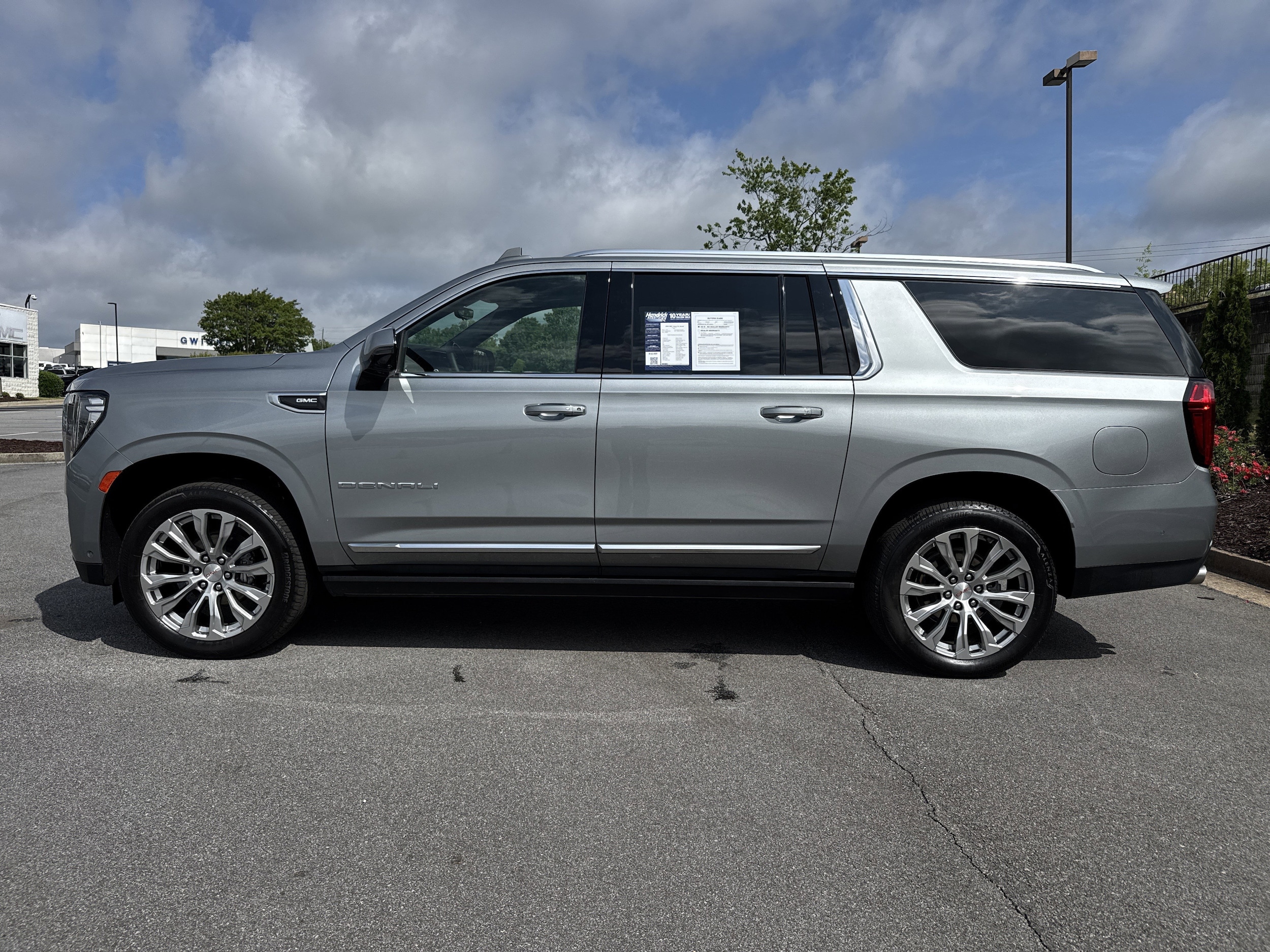 2024 GMC Yukon XL Denali photo 4