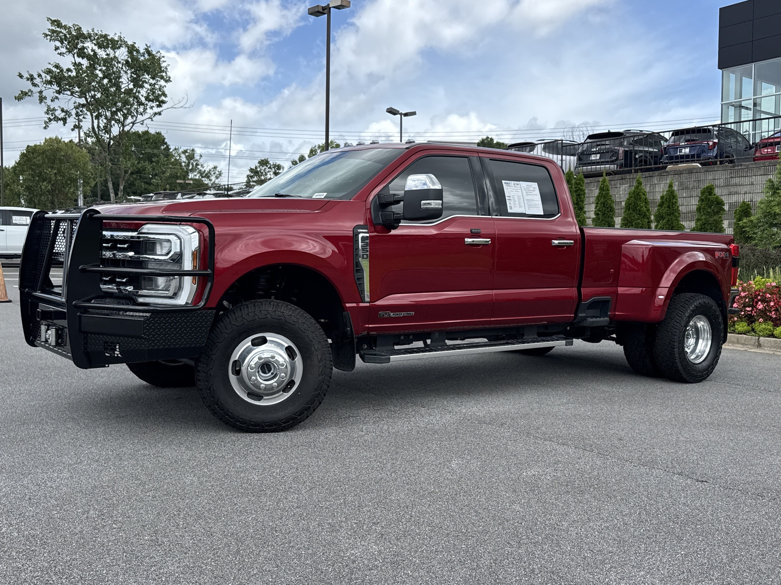 Ford Super Duty F-350 DRW LARIAT