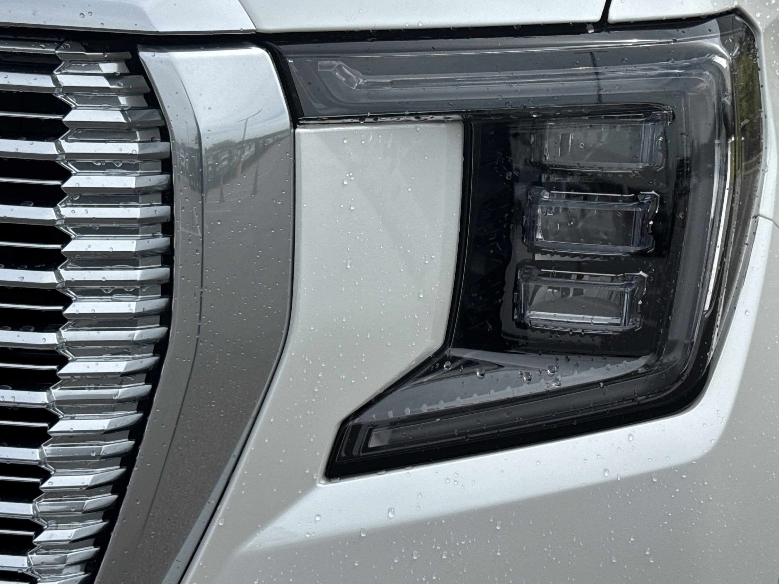 2024 GMC Yukon Denali photo 4