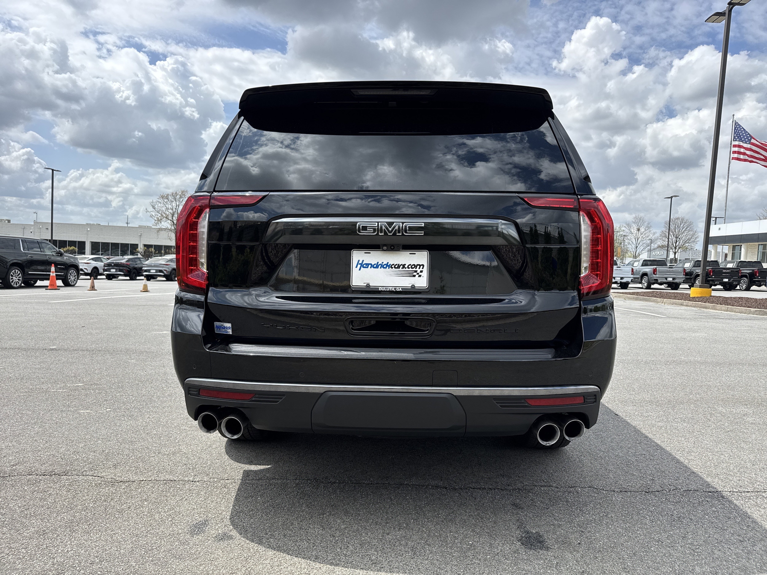 2024 GMC Yukon Denali Ultimate photo 3