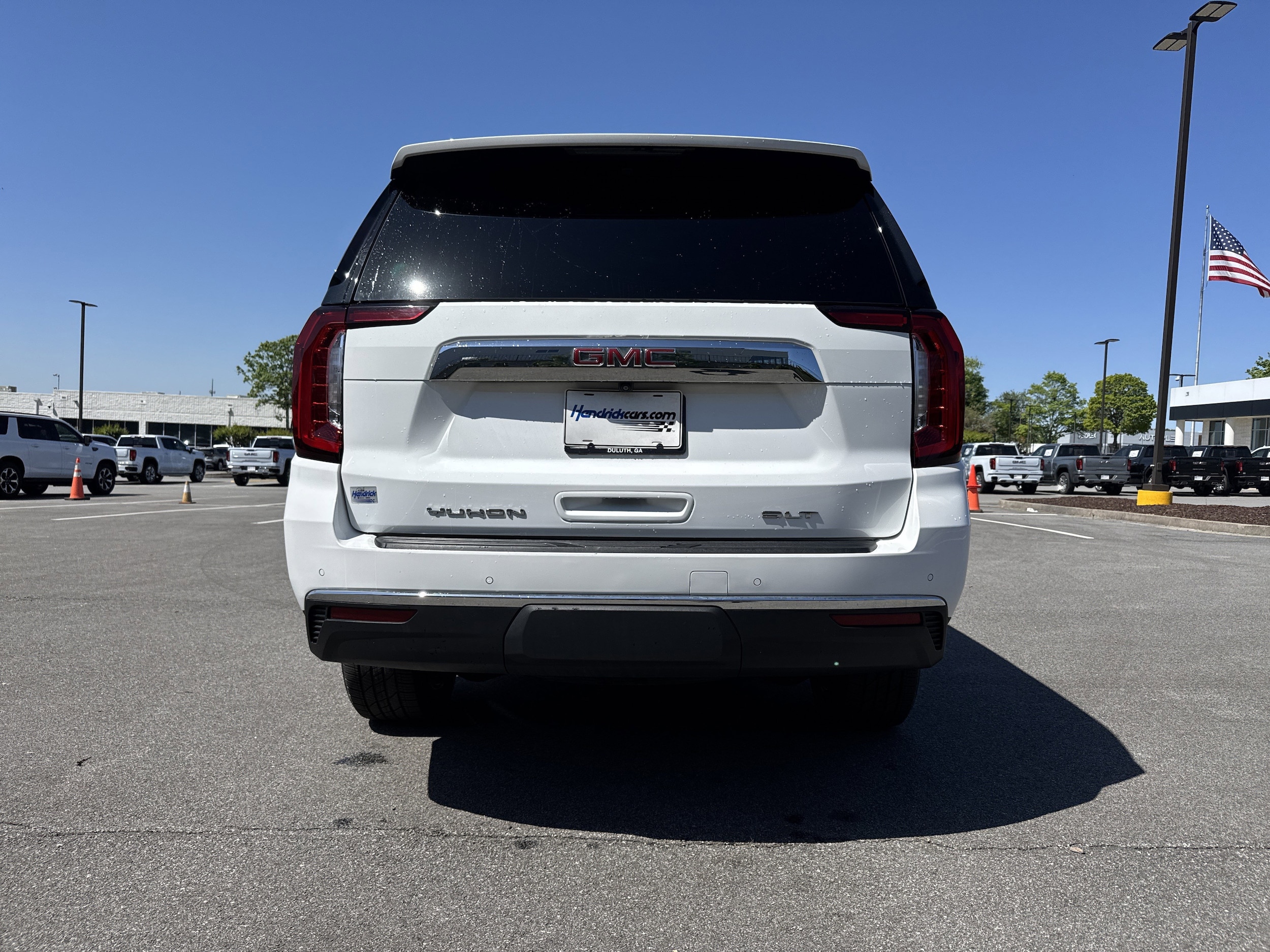 2023 GMC Yukon SLT photo 3