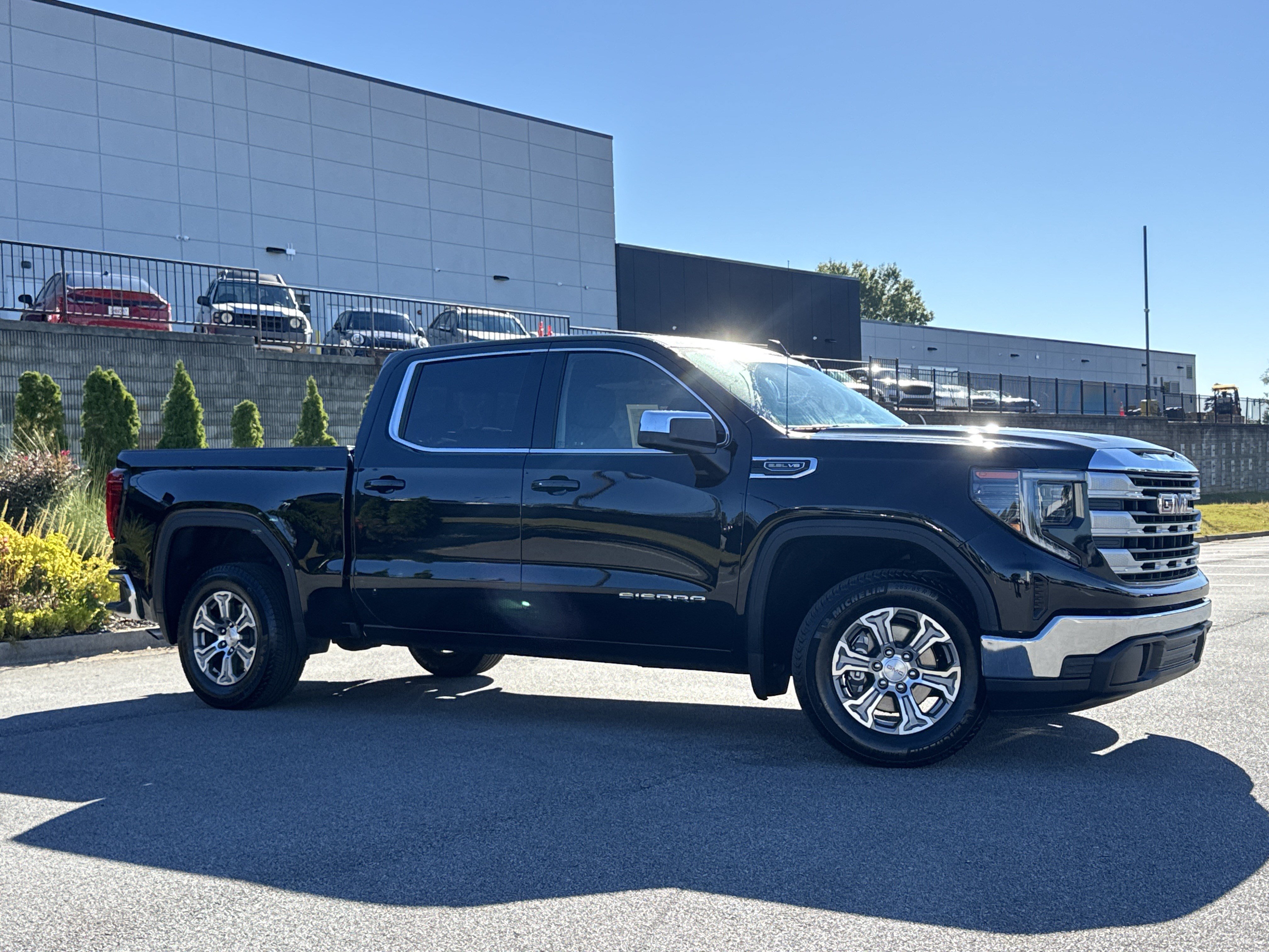 Used 2025 GMC Sierra 1500 SLE Pickup