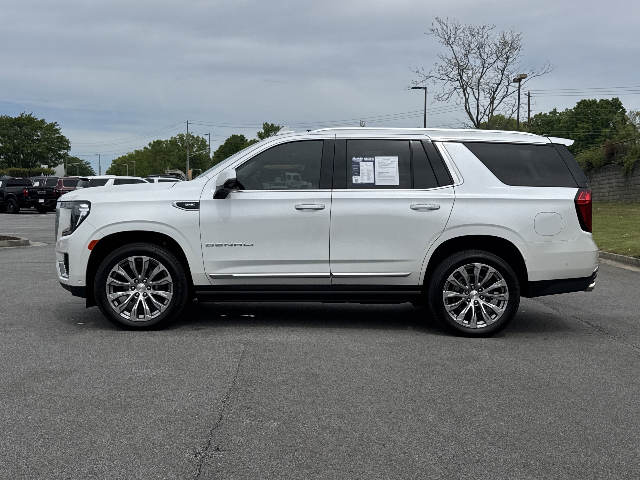 2024 GMC Yukon Denali photo 5