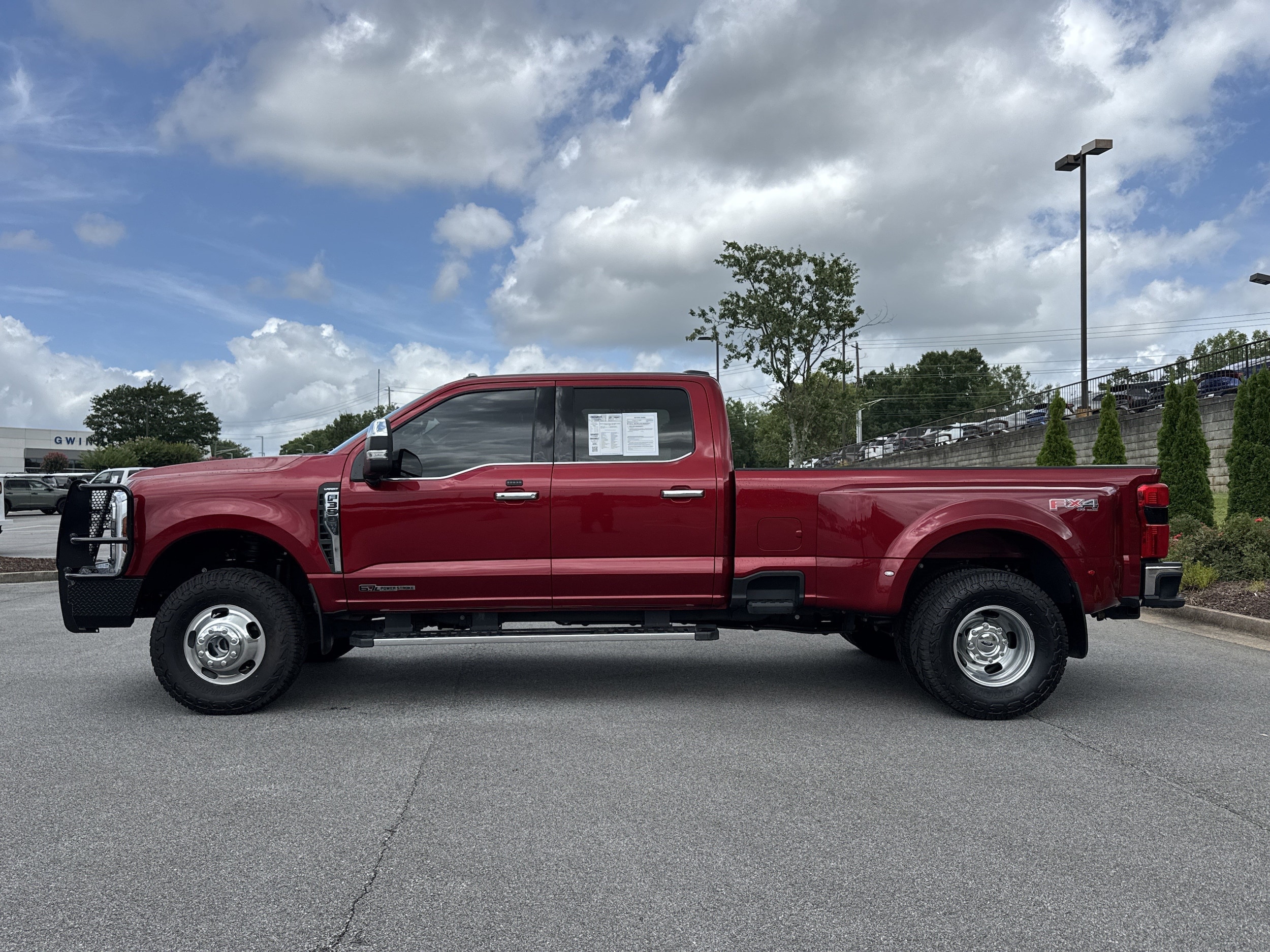 Ford Super Duty F-350 DRW LARIAT