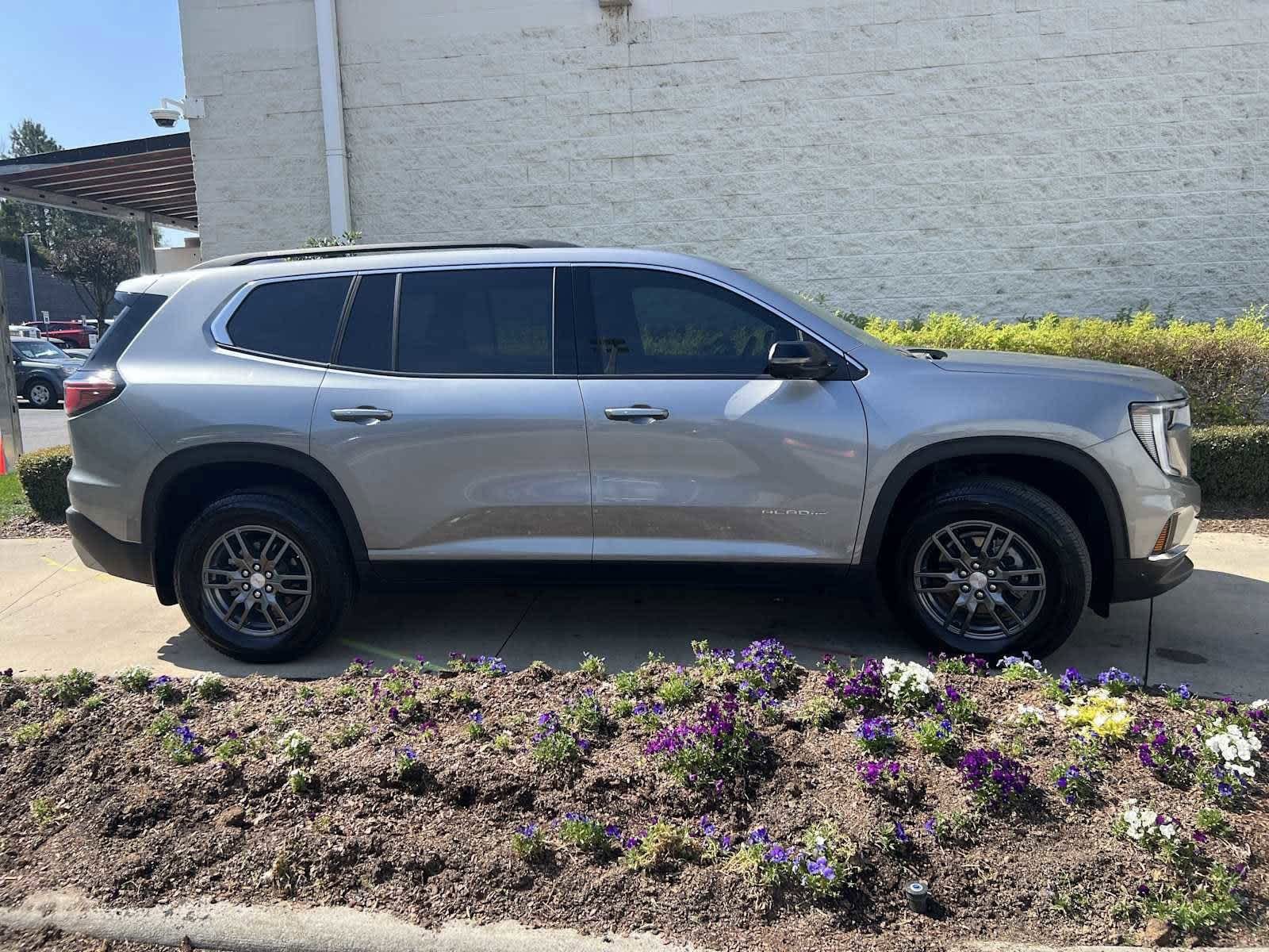 2025 GMC Acadia FWD Elevation photo 5