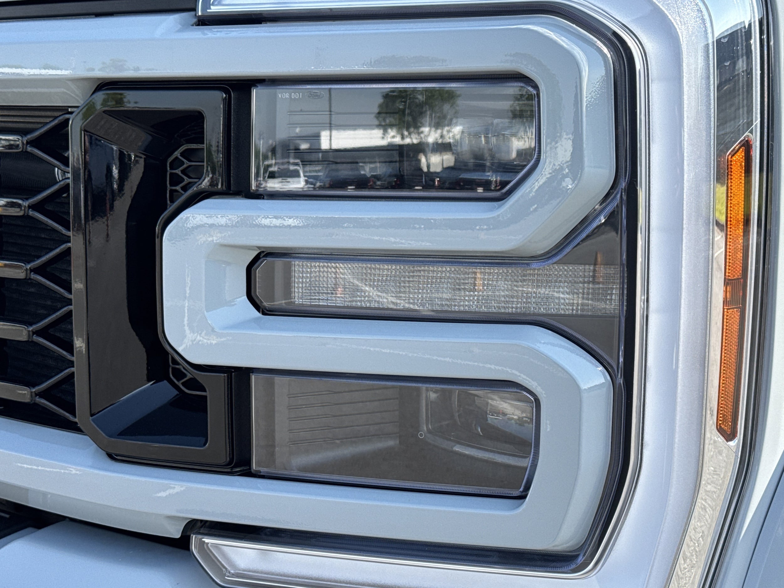 2026 Ford Super Duty F-450 DRW Platinum photo 4