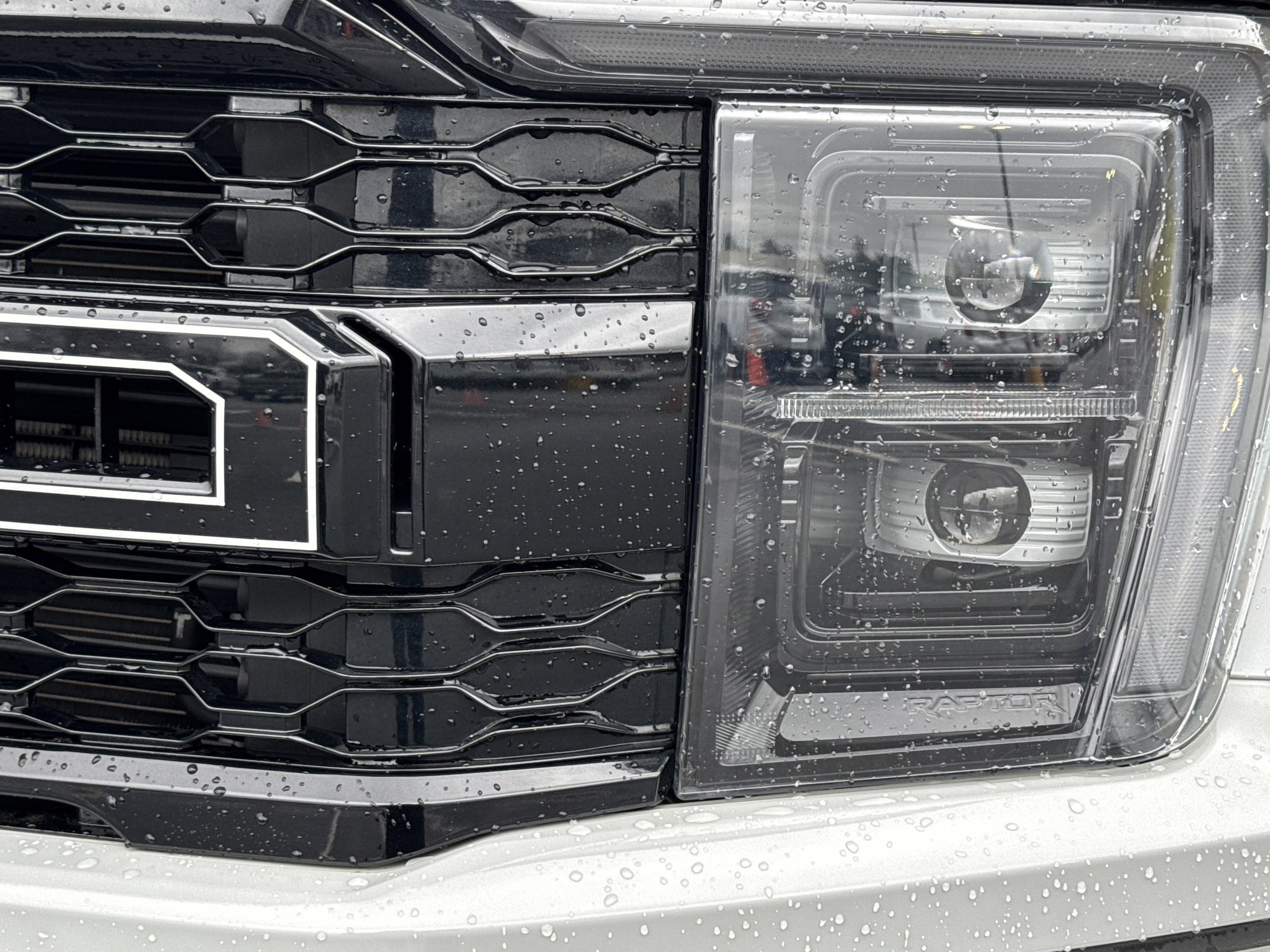 2023 Ford F-150 Raptor photo 4