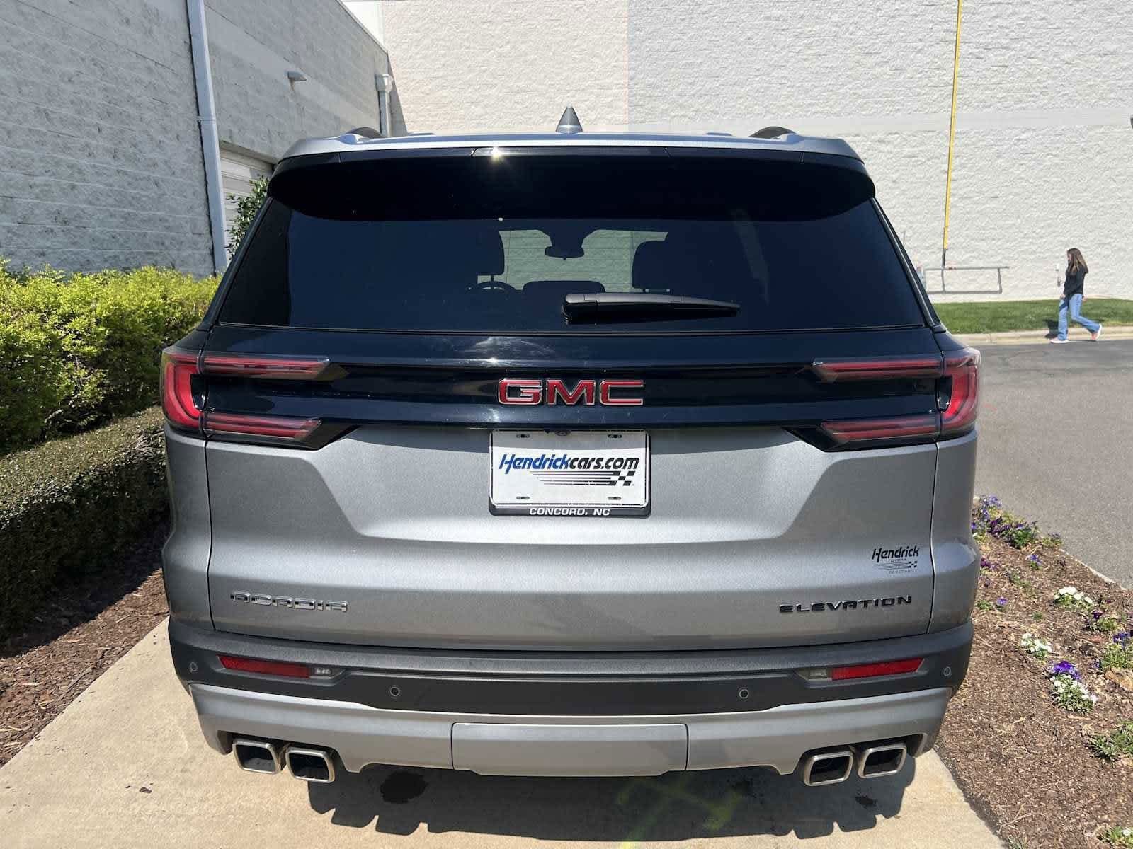 2025 GMC Acadia FWD Elevation photo 3