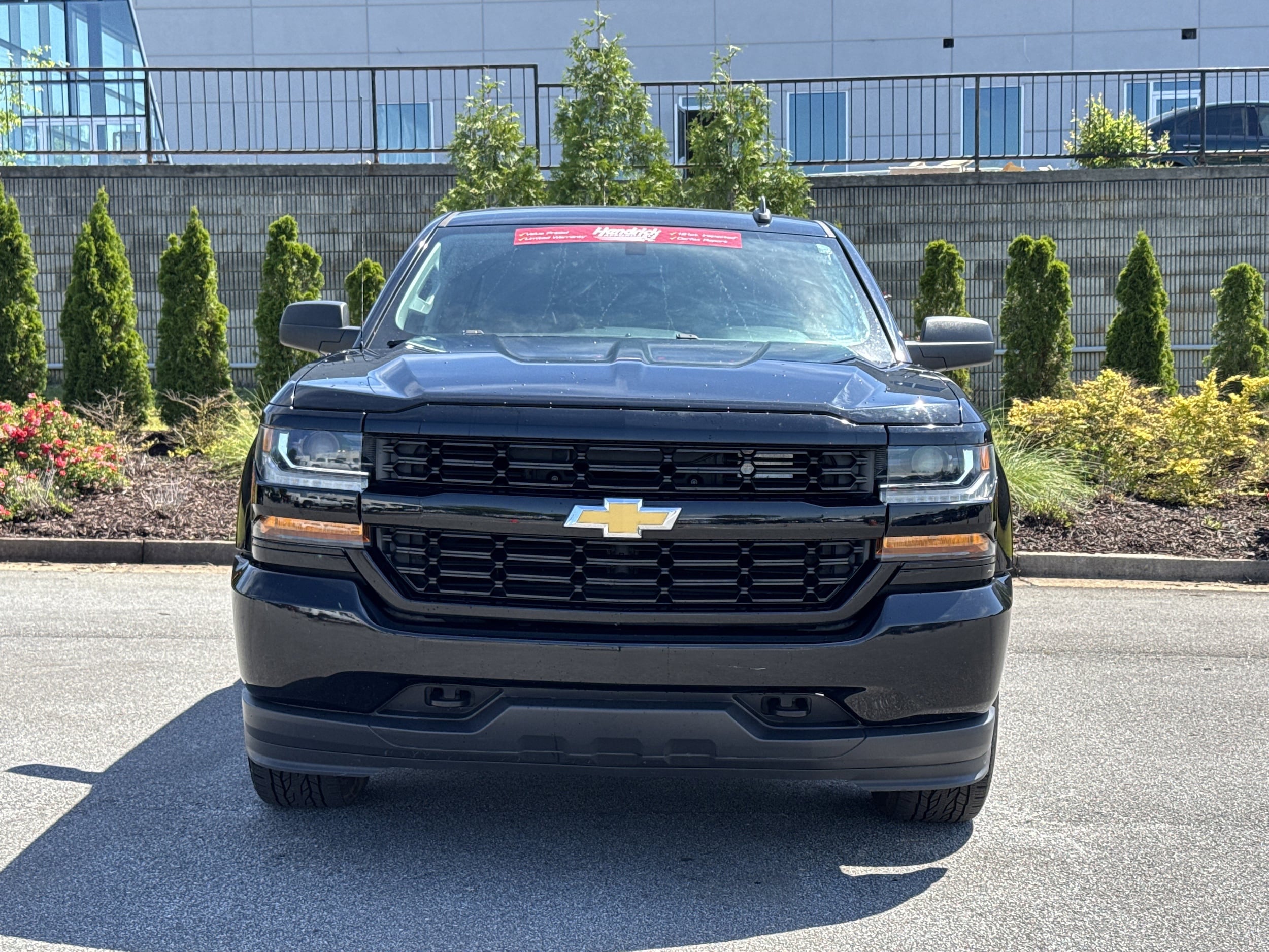 2018 Chevrolet Silverado 1500 Custom photo 2
