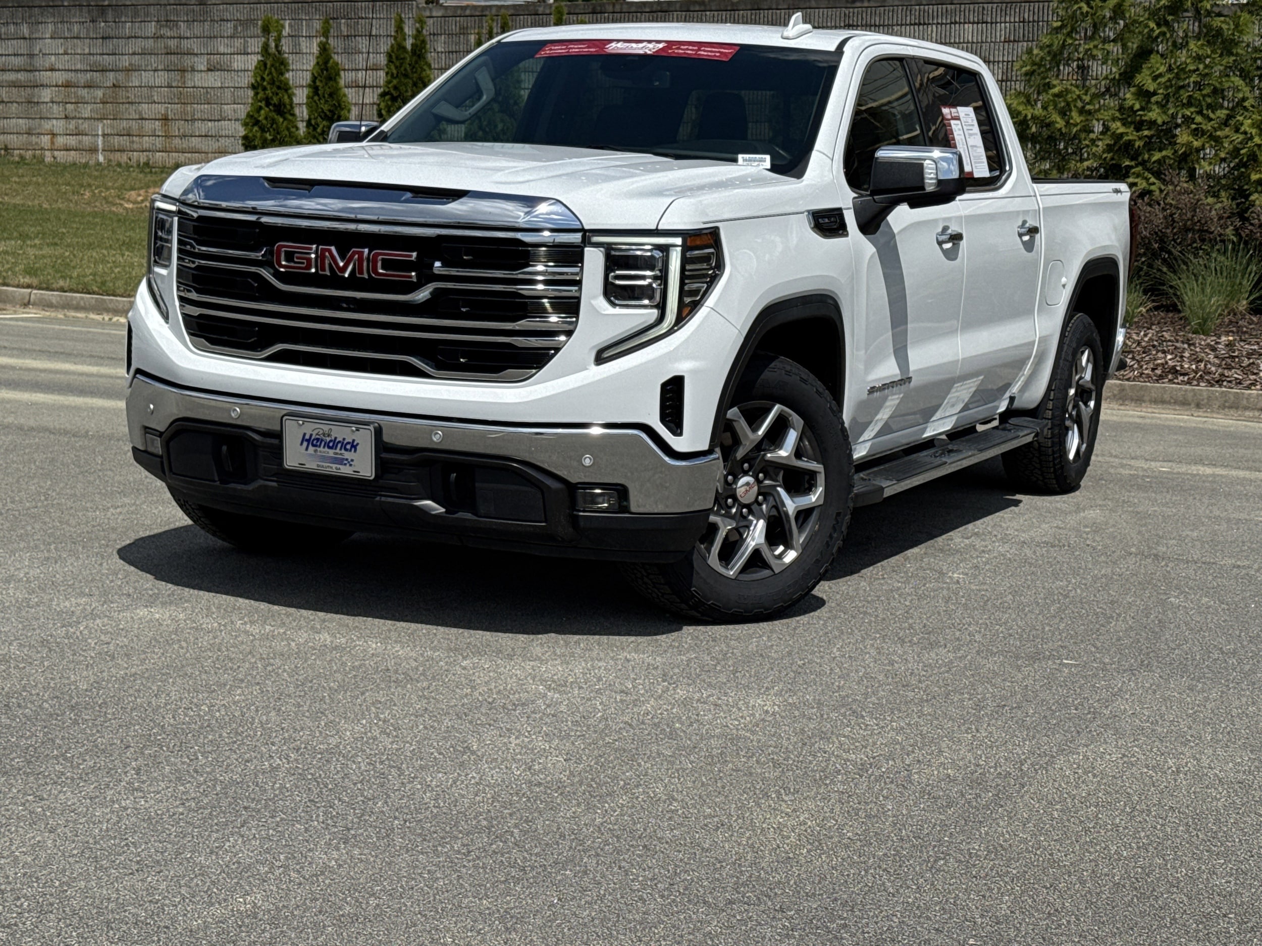 2024 GMC Sierra 1500 SLT photo 4