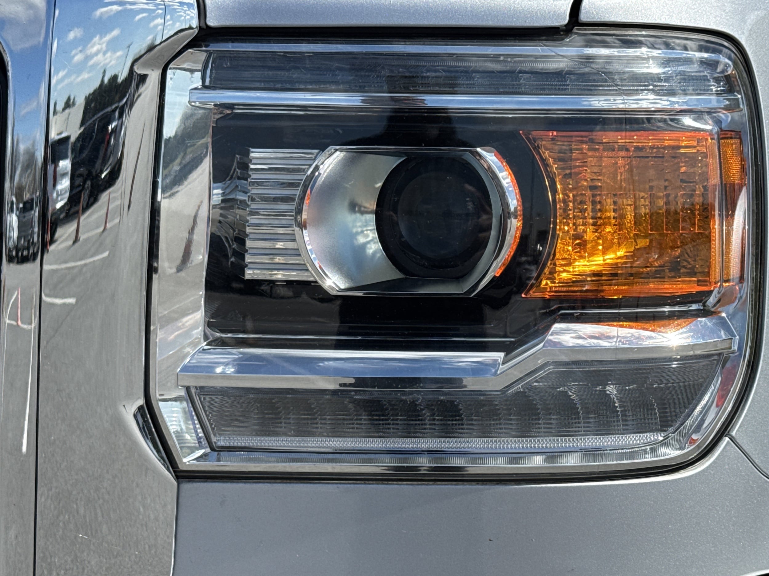 2019 GMC Sierra 2500HD Denali photo 4