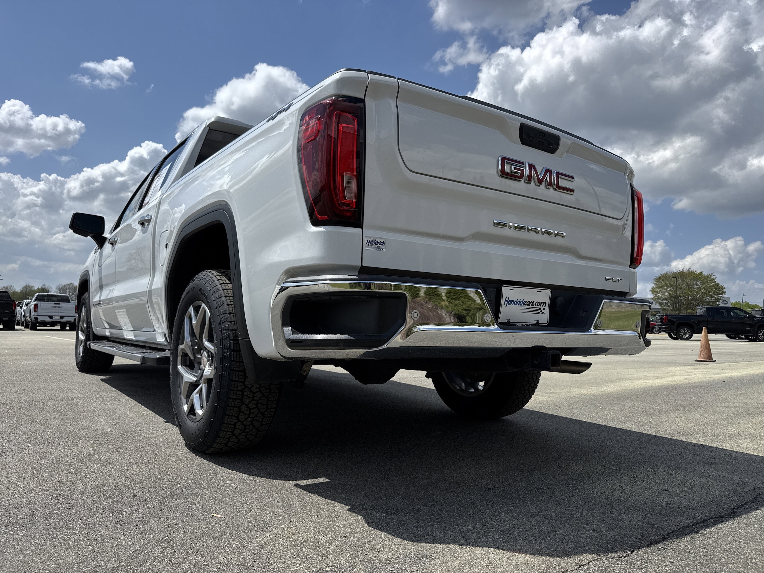 2024 GMC Sierra 1500 SLT photo 3