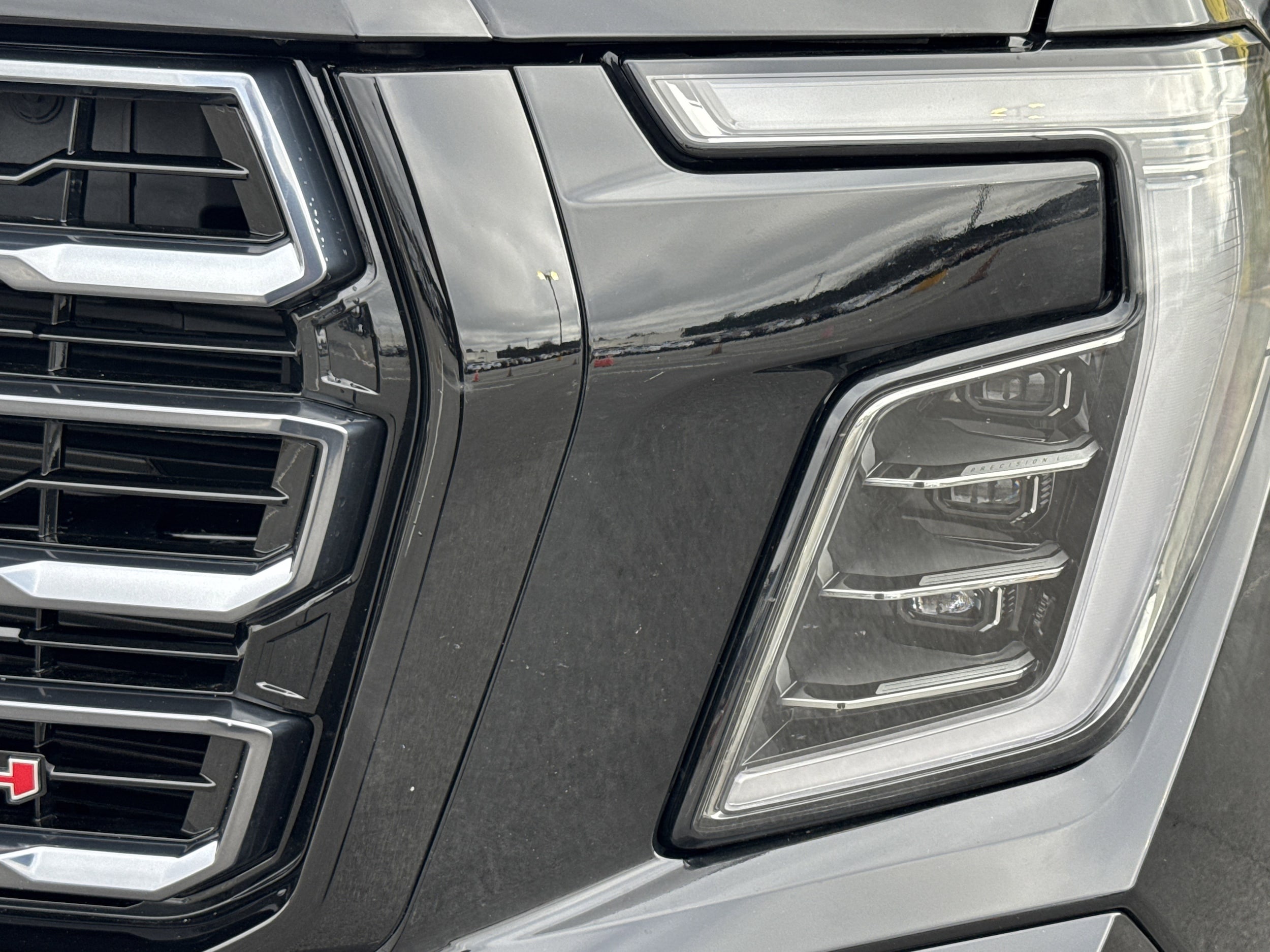 2025 GMC Yukon AT4 photo 4