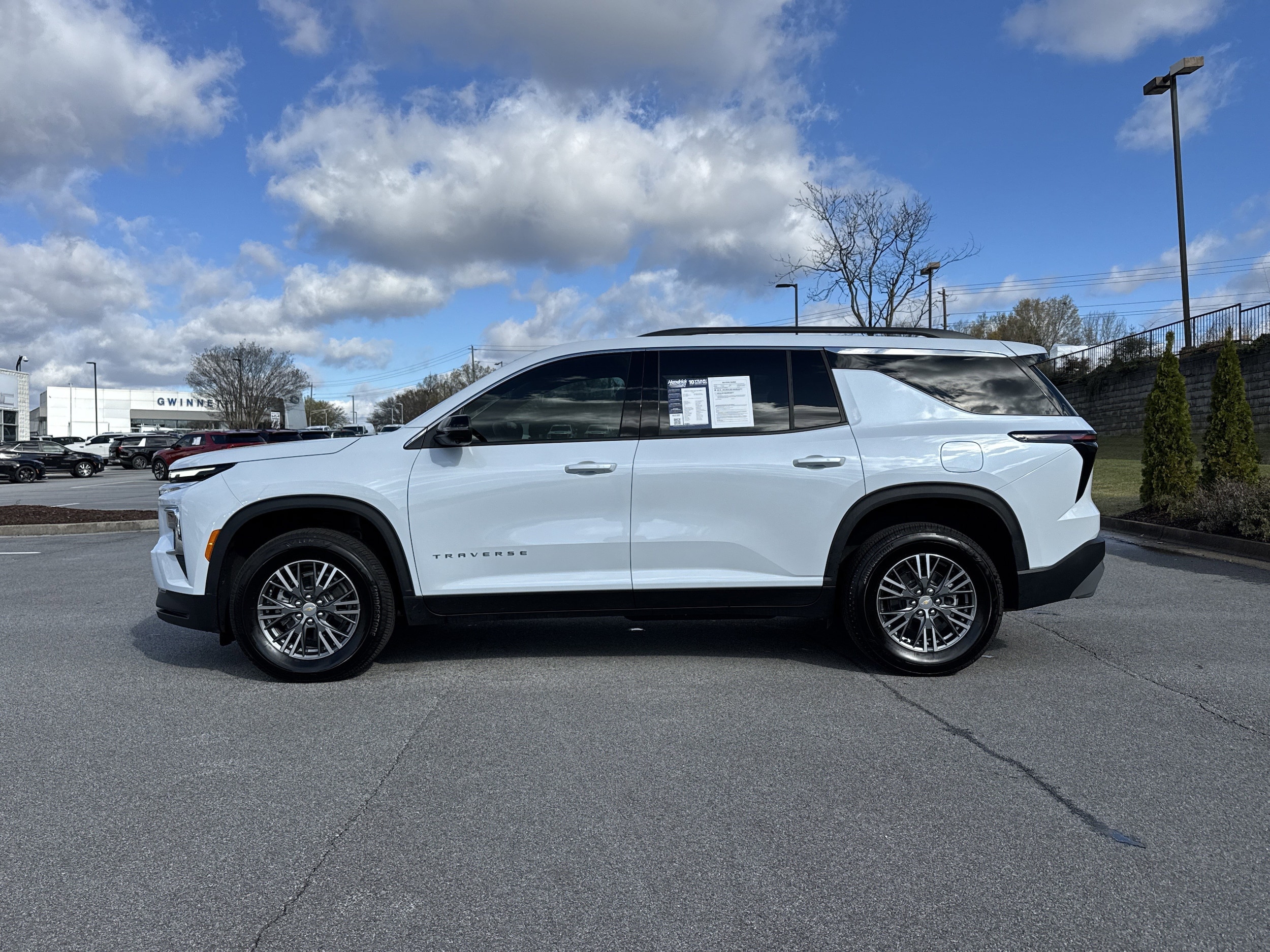 2026 Chevrolet Traverse FWD LT photo 5