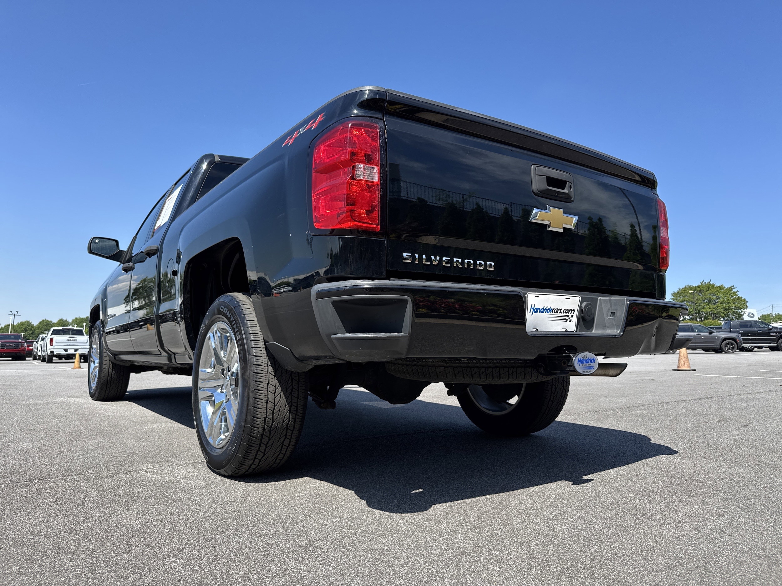 2018 Chevrolet Silverado 1500 Custom photo 3