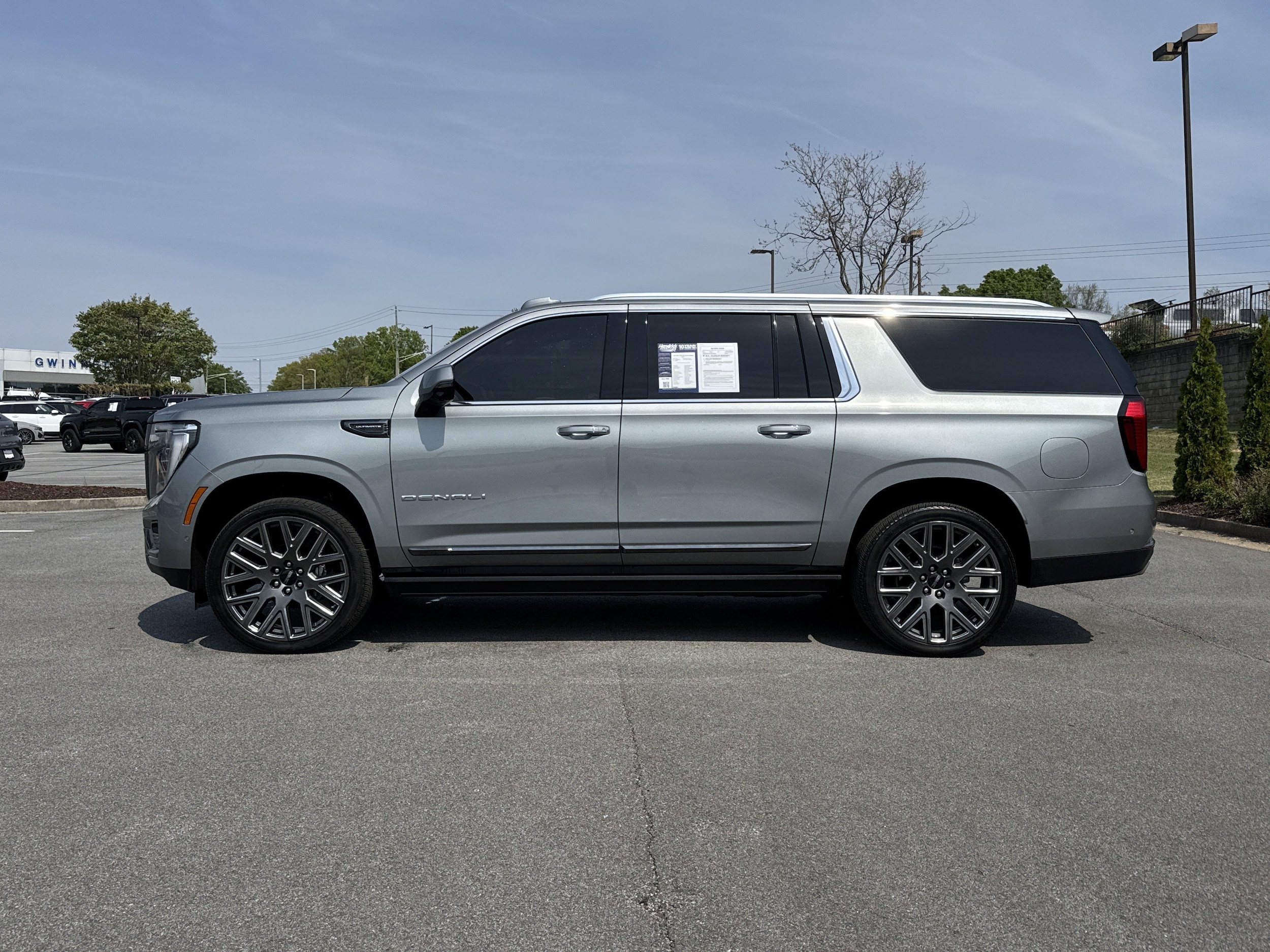 2025 GMC Yukon XL Denali Ultimate photo 5