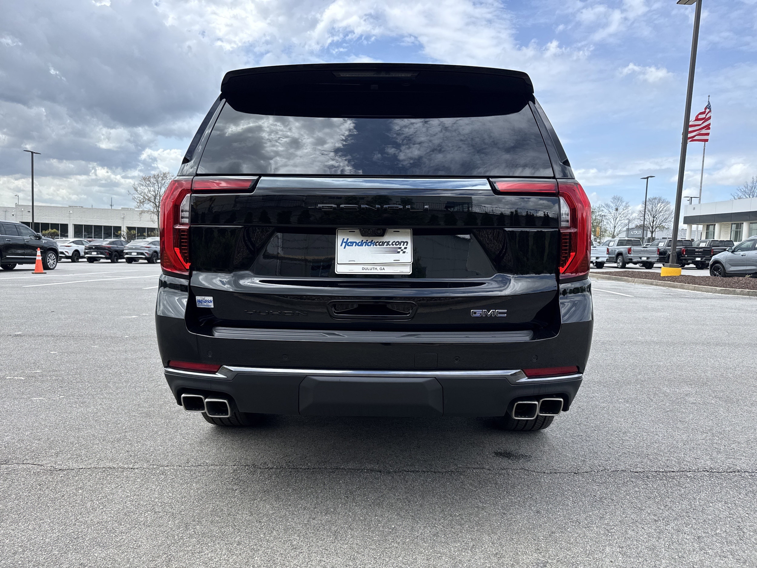 2026 GMC Yukon Denali Ultimate photo 3