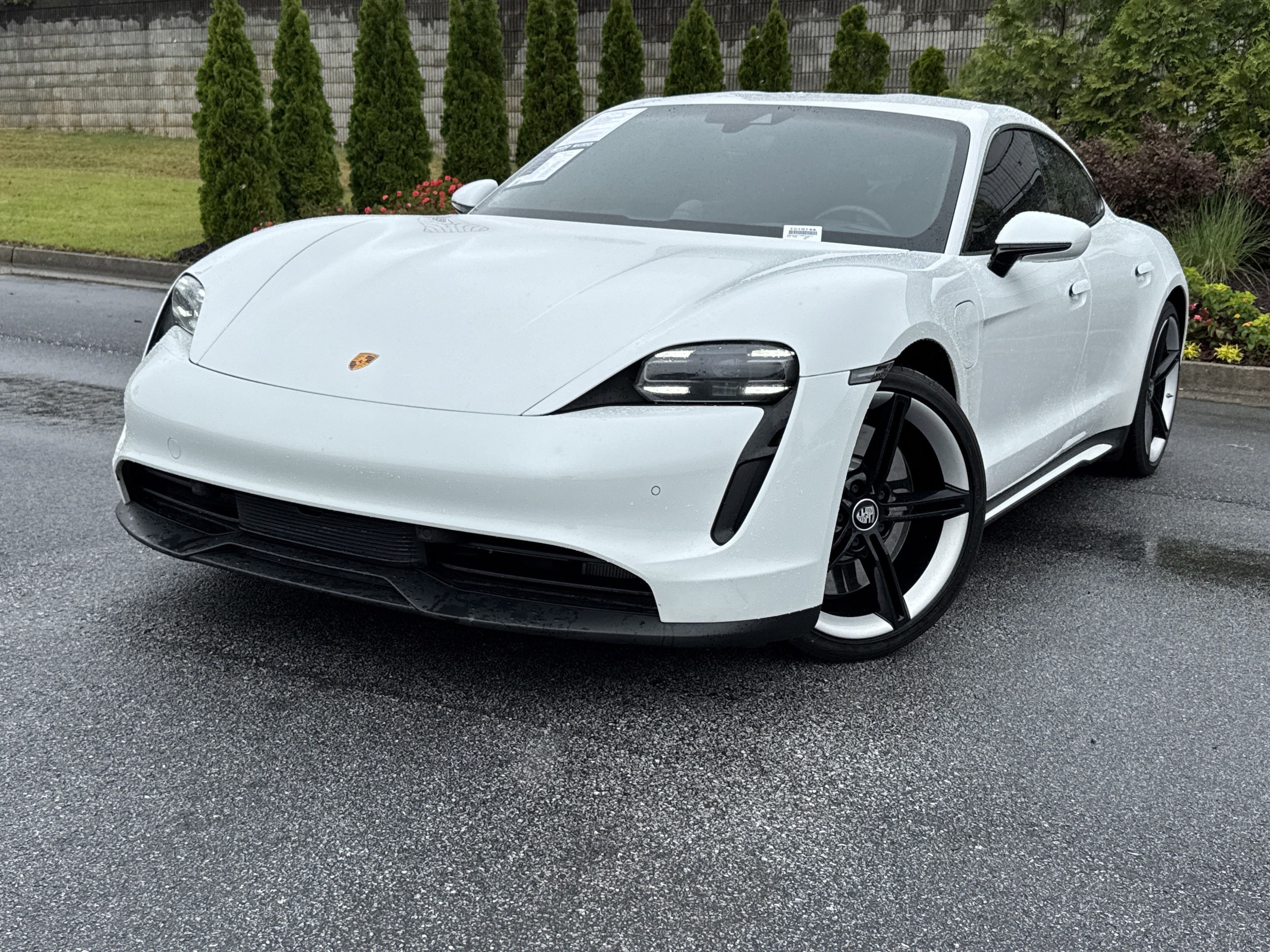 2022 Porsche Taycan photo 4