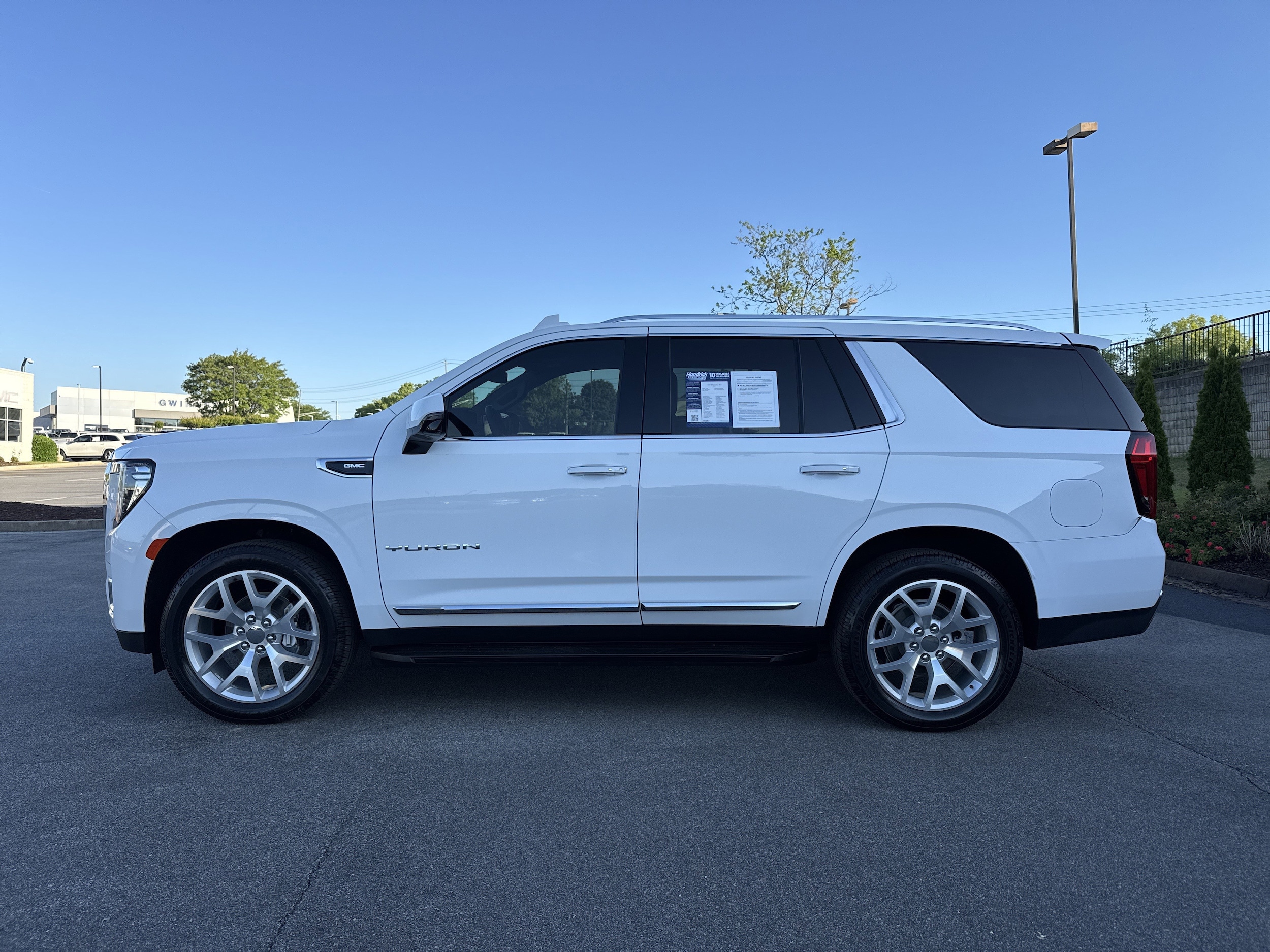 2023 GMC Yukon SLT photo 5