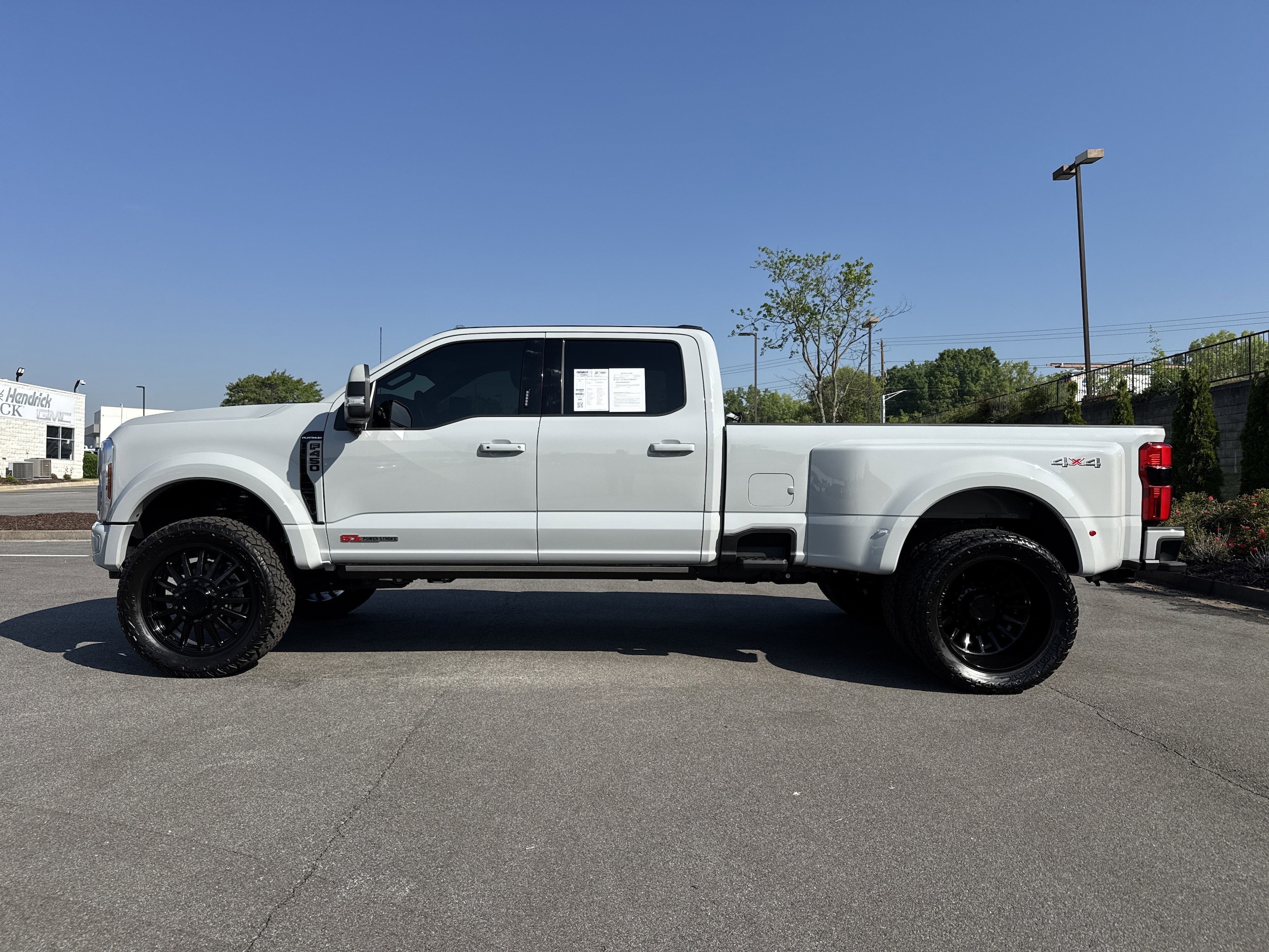2026 Ford Super Duty F-450 DRW Platinum photo 5