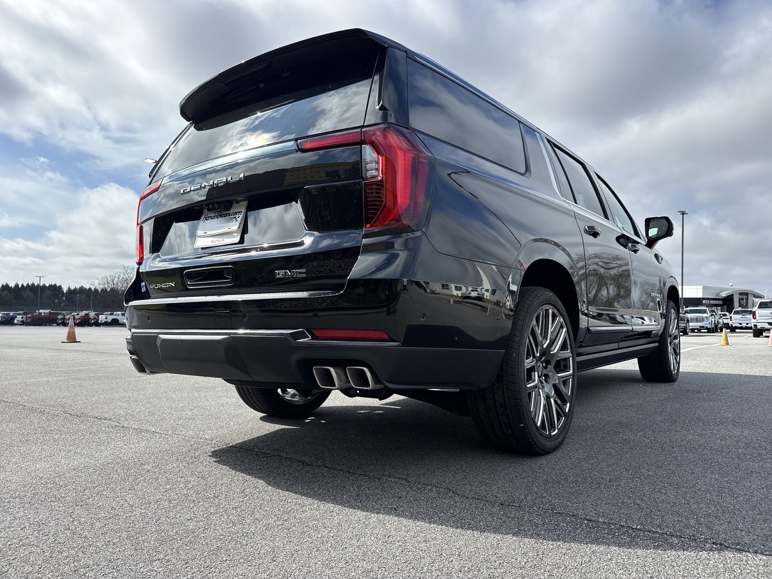 2026 GMC Yukon XL Denali Ultimate photo 3