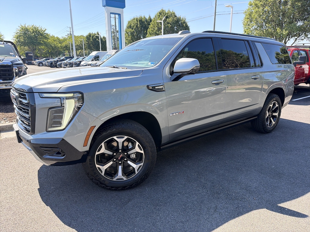 Used 2025 GMC Yukon XL AT4 SUV