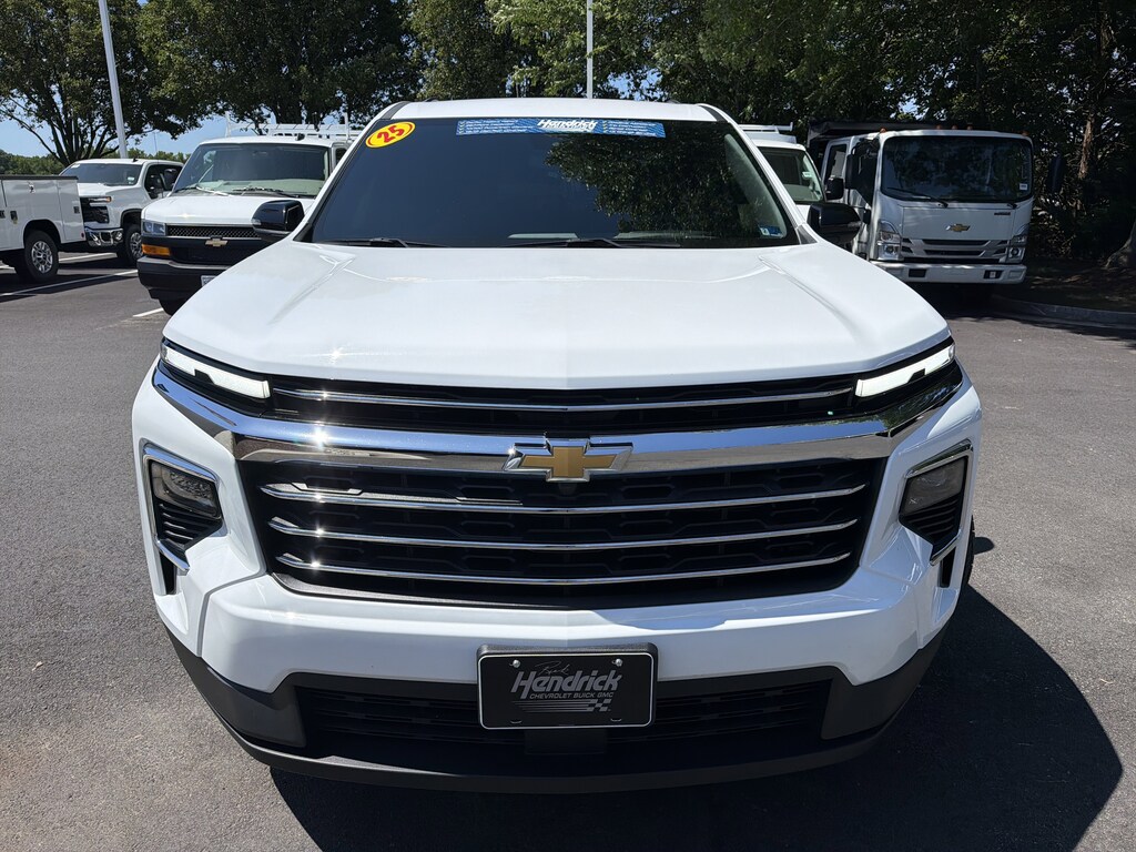 Used 2025 Chevrolet Traverse AWD LT SUV
