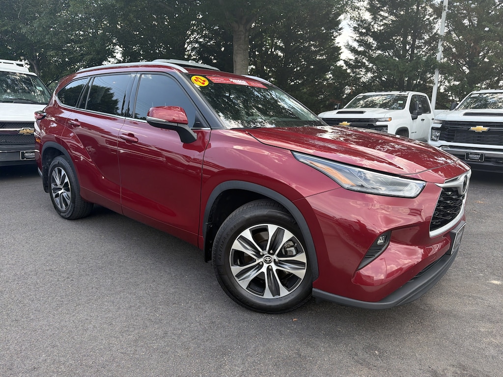 Used 2022 Toyota Highlander XLE SUV