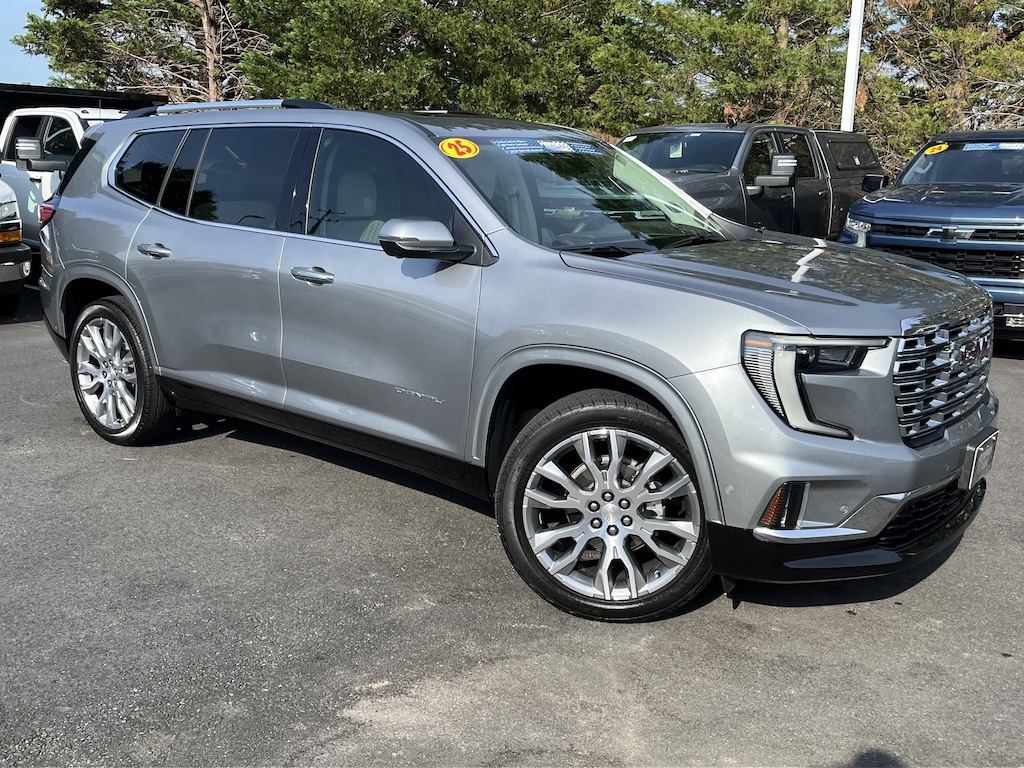 Used 2025 GMC Acadia FWD Denali SUV