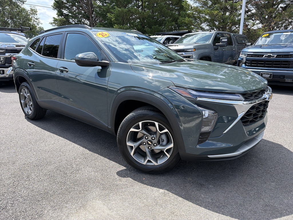 Used 2025 Chevrolet Trax LT SUV