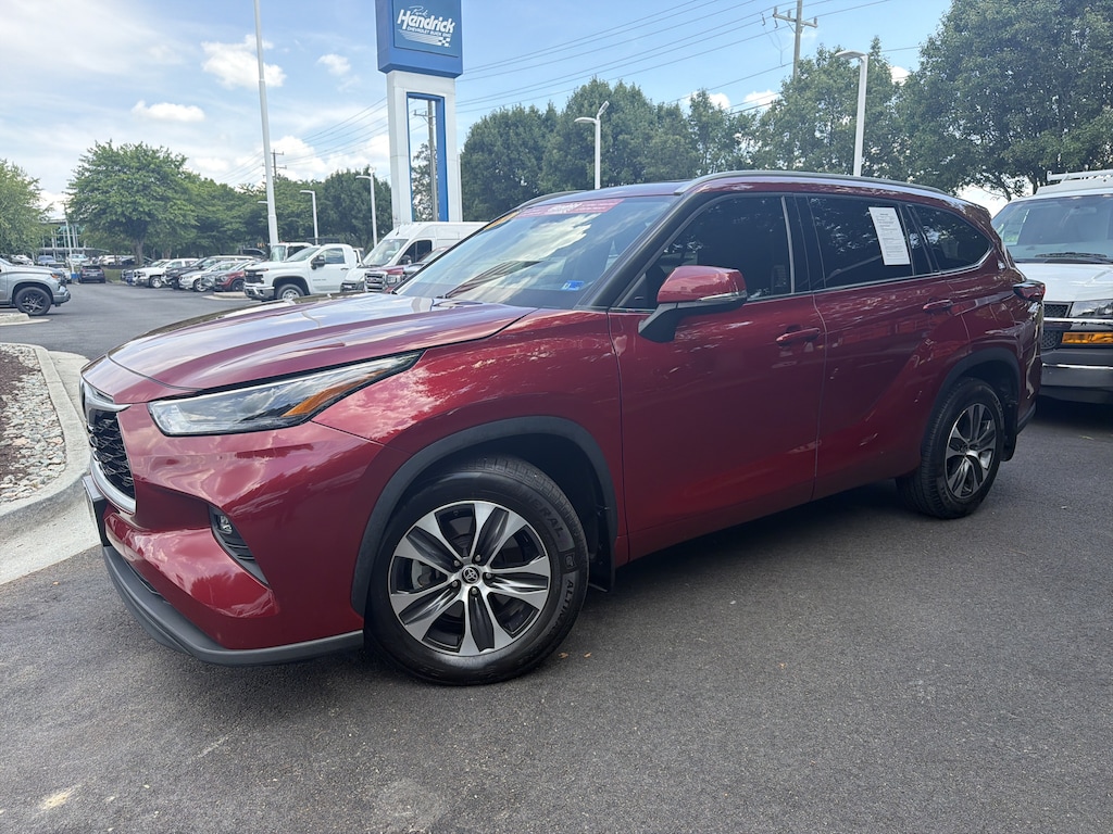 Used 2022 Toyota Highlander XLE SUV