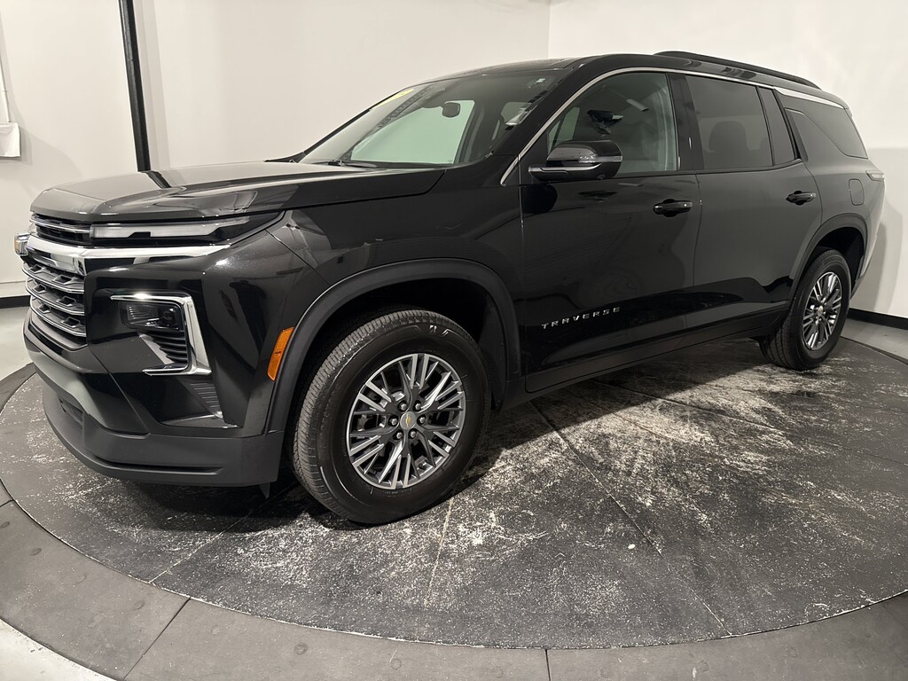 Used 2025 Chevrolet Traverse FWD LT SUV