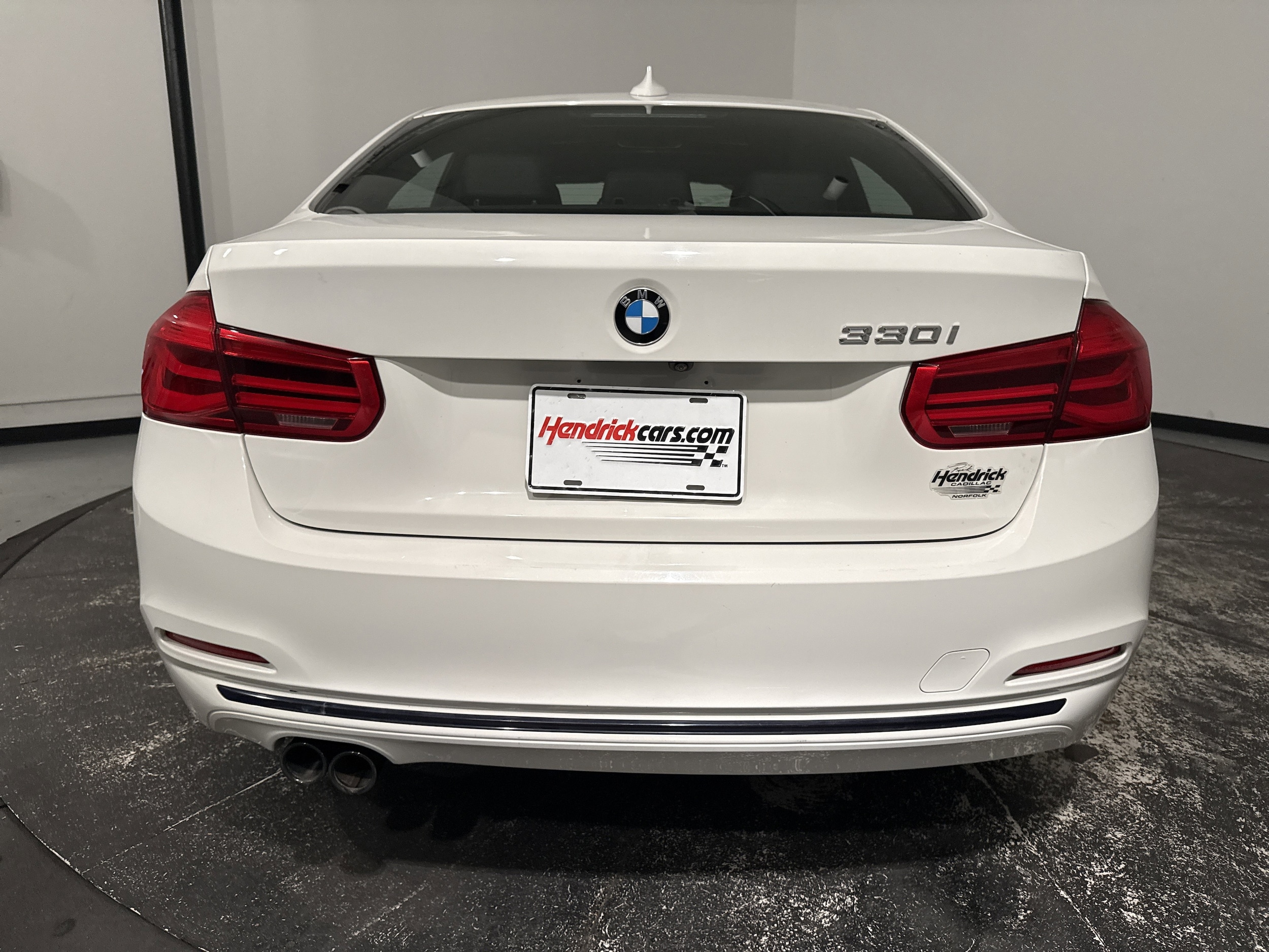 2018 BMW 3 Series 330i photo 3