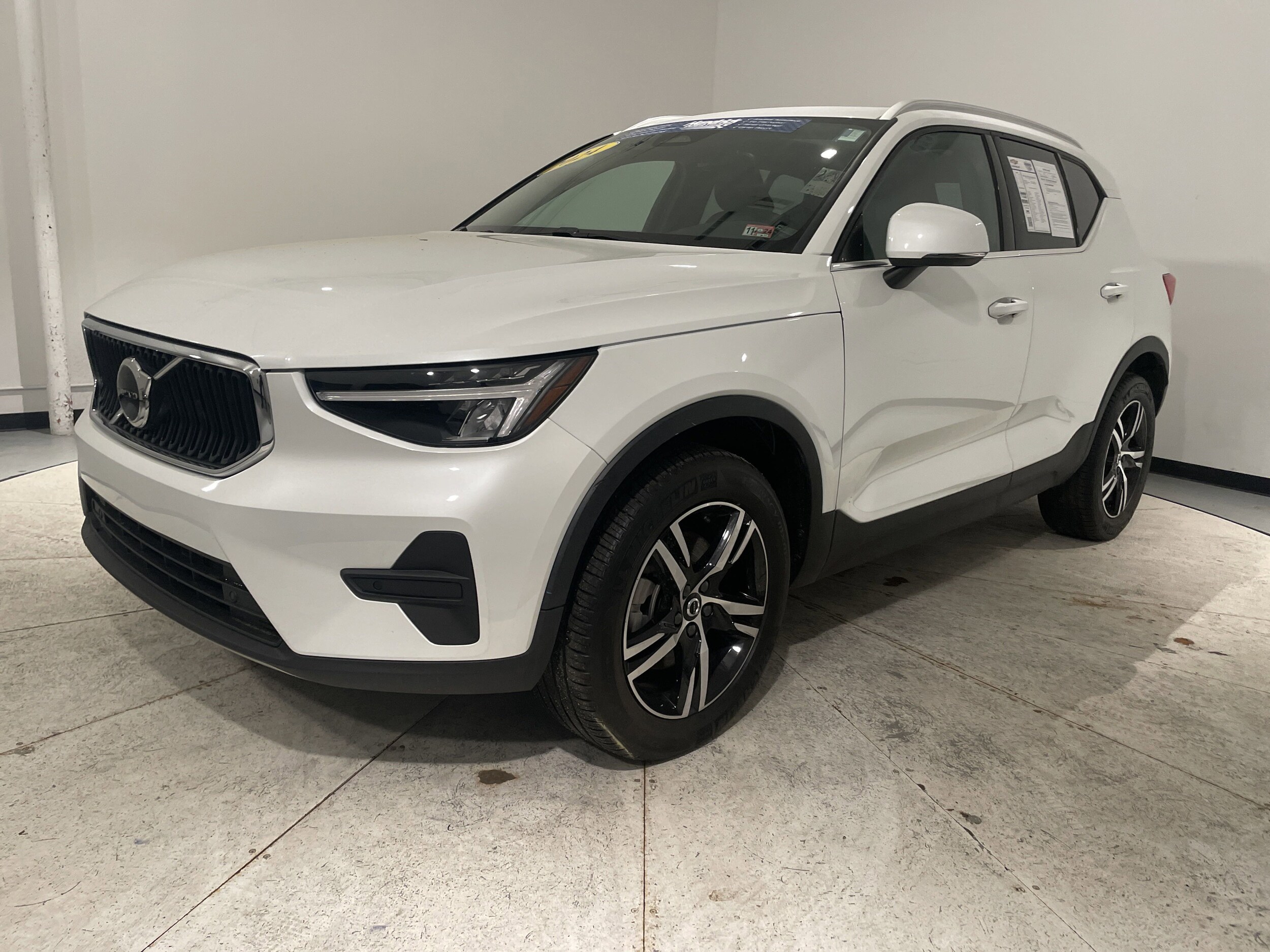 2024 Volvo XC40 Core photo 3