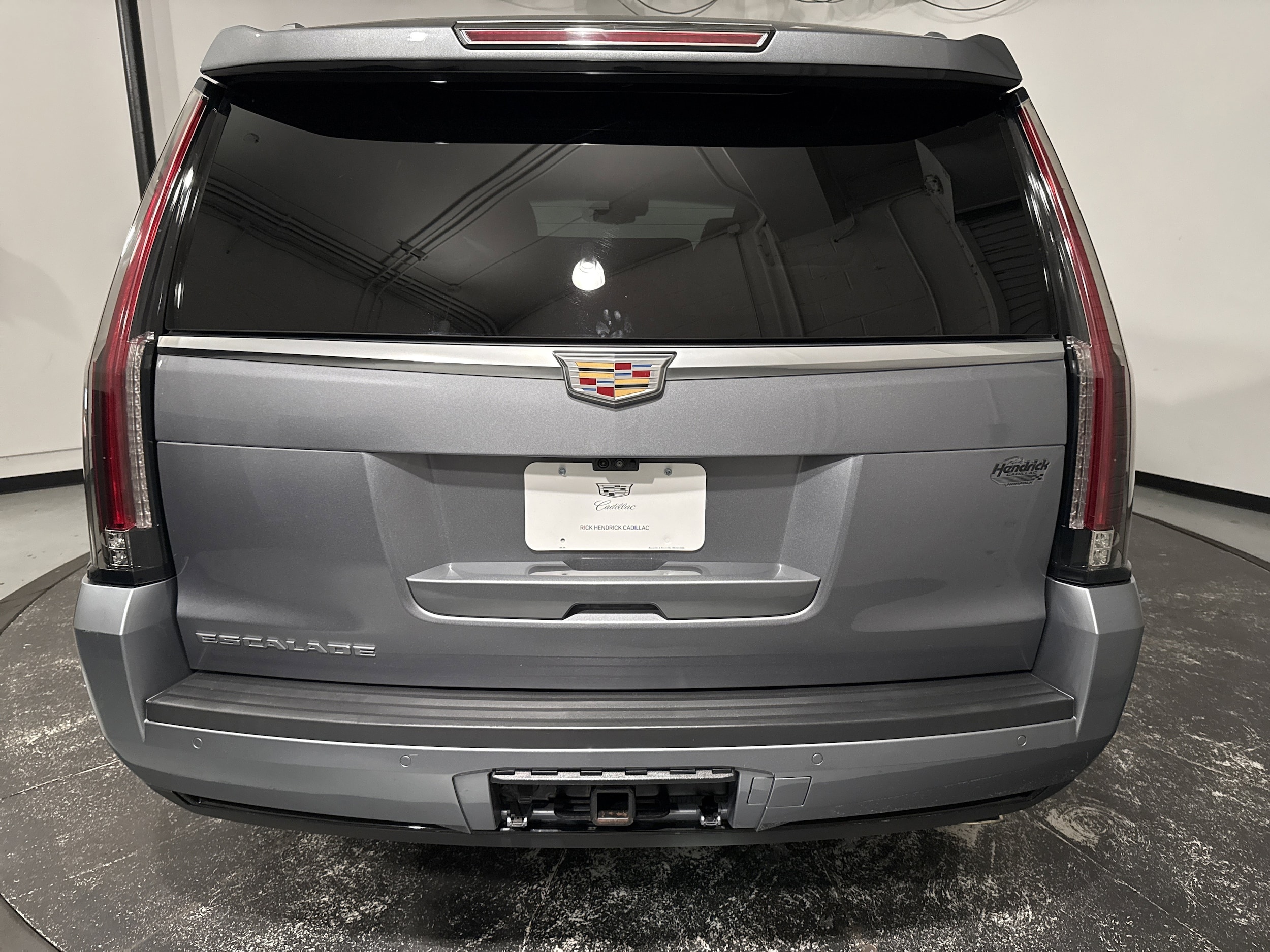 2019 CADILLAC Escalade Luxury photo 3