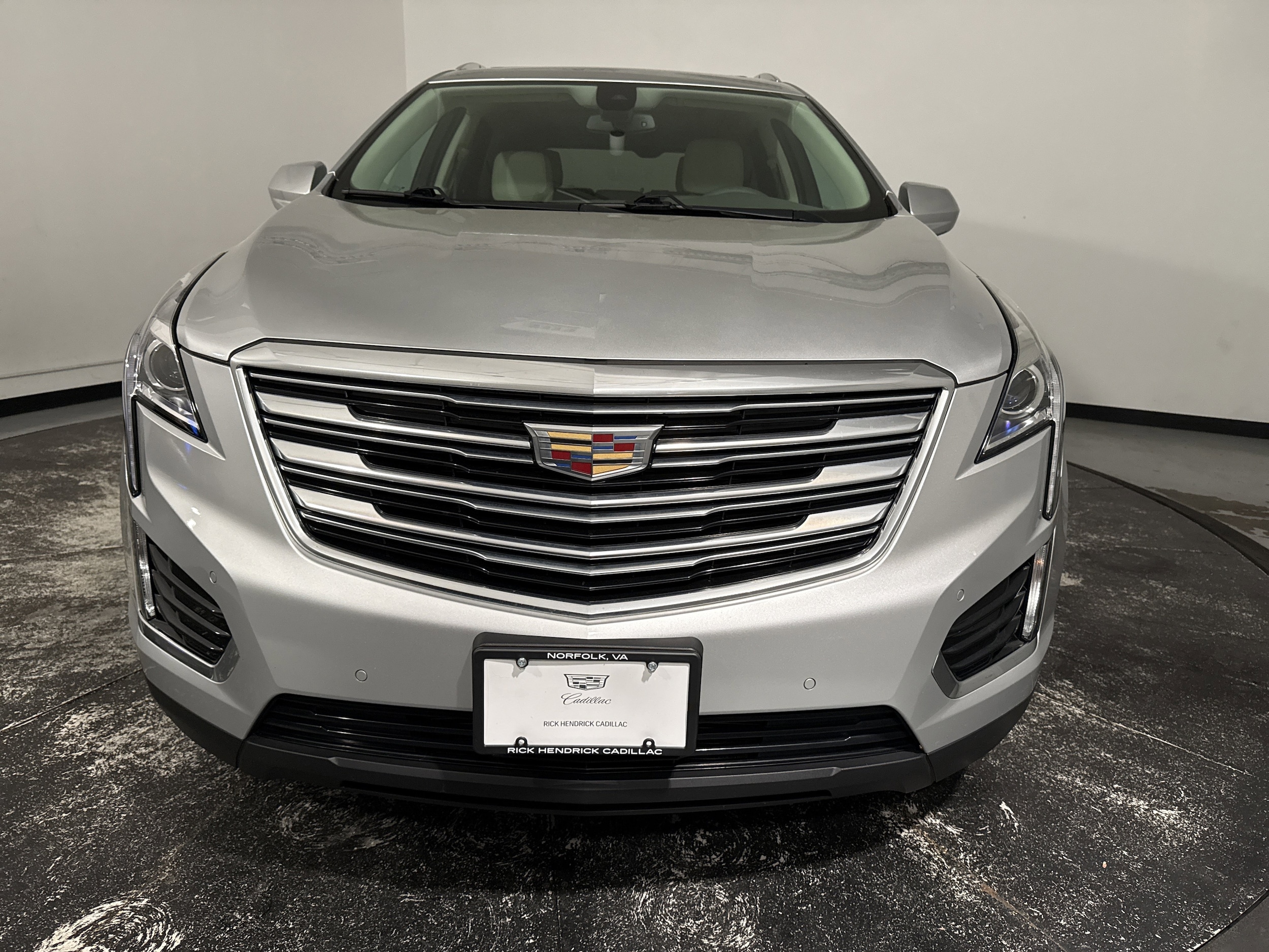 2017 CADILLAC XT5 Luxury FWD photo 2