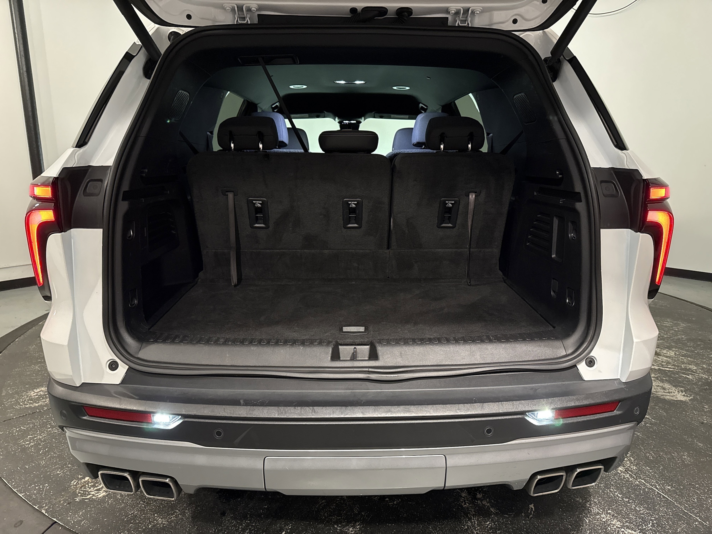 2024 Chevrolet Traverse AWD LT photo 3