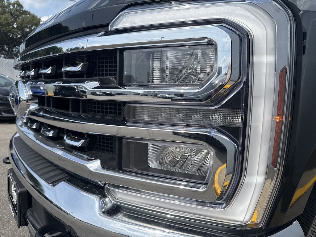 Used 2025 Ford Super Duty F-250 SRW LARIAT Pickup