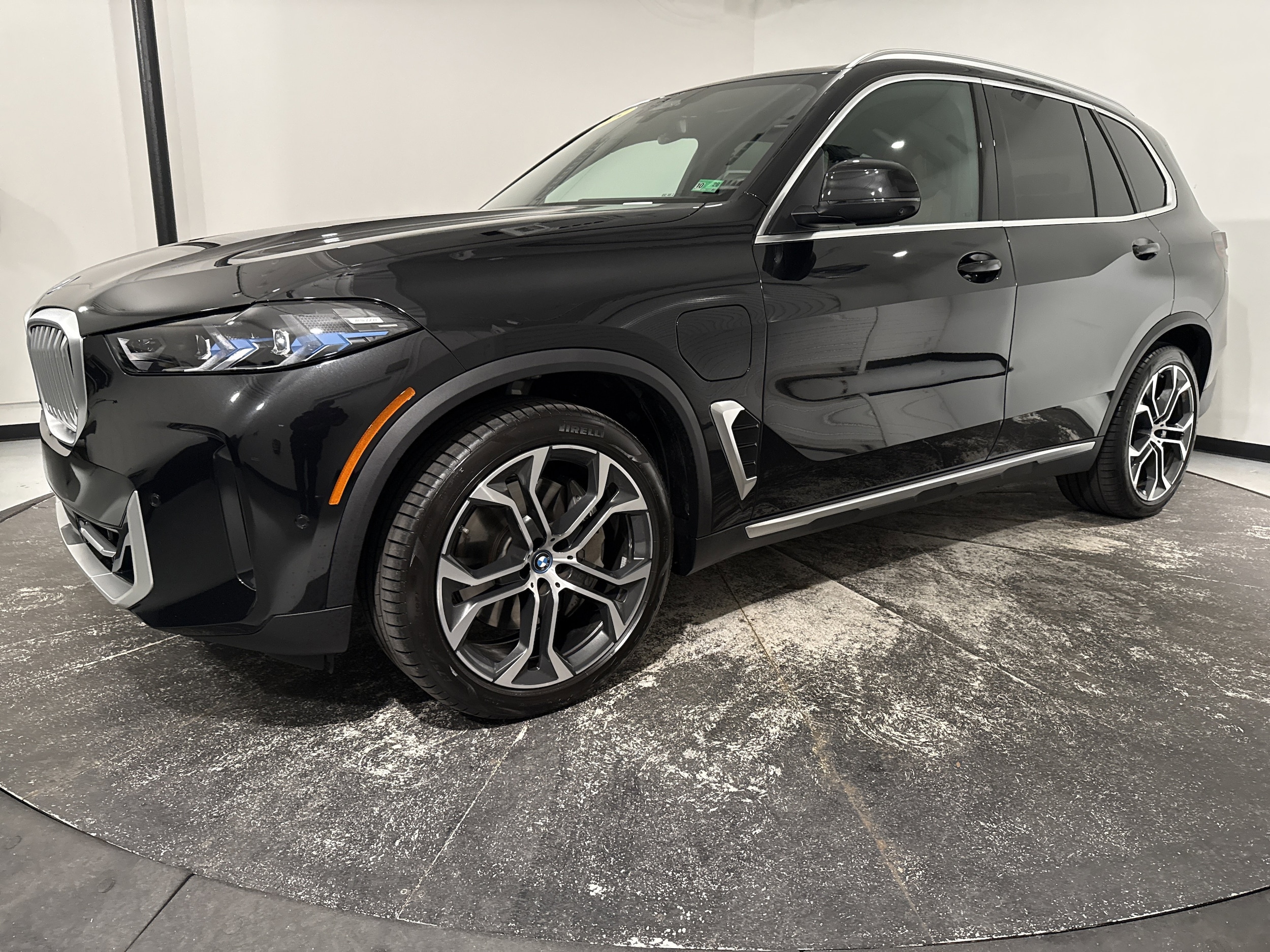 2025 BMW X5 xDrive50e photo 2