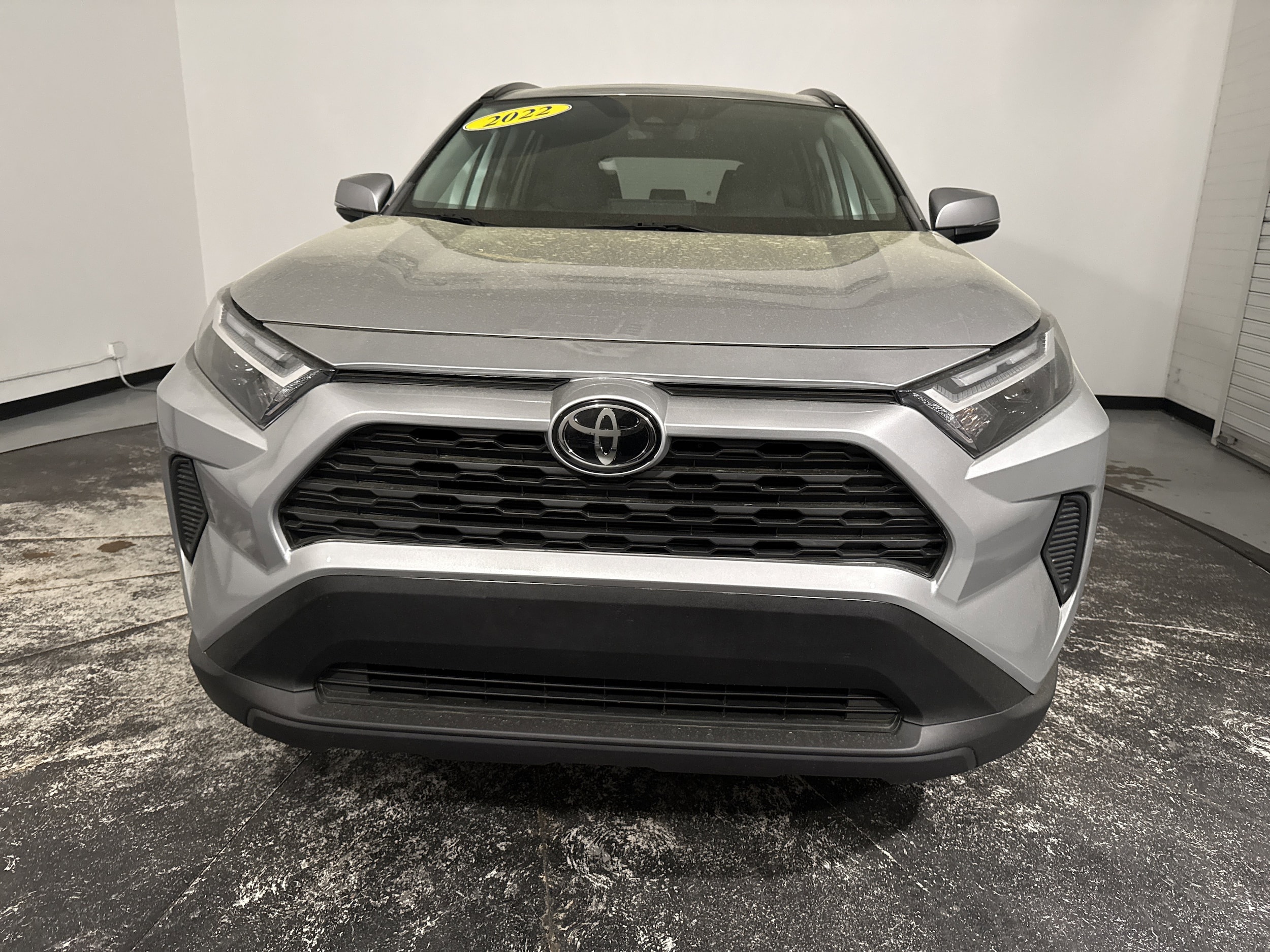 2022 Toyota RAV4 XLE photo 2