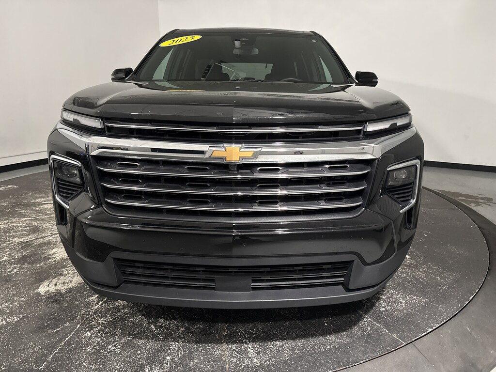 Used 2025 Chevrolet Traverse FWD LT SUV