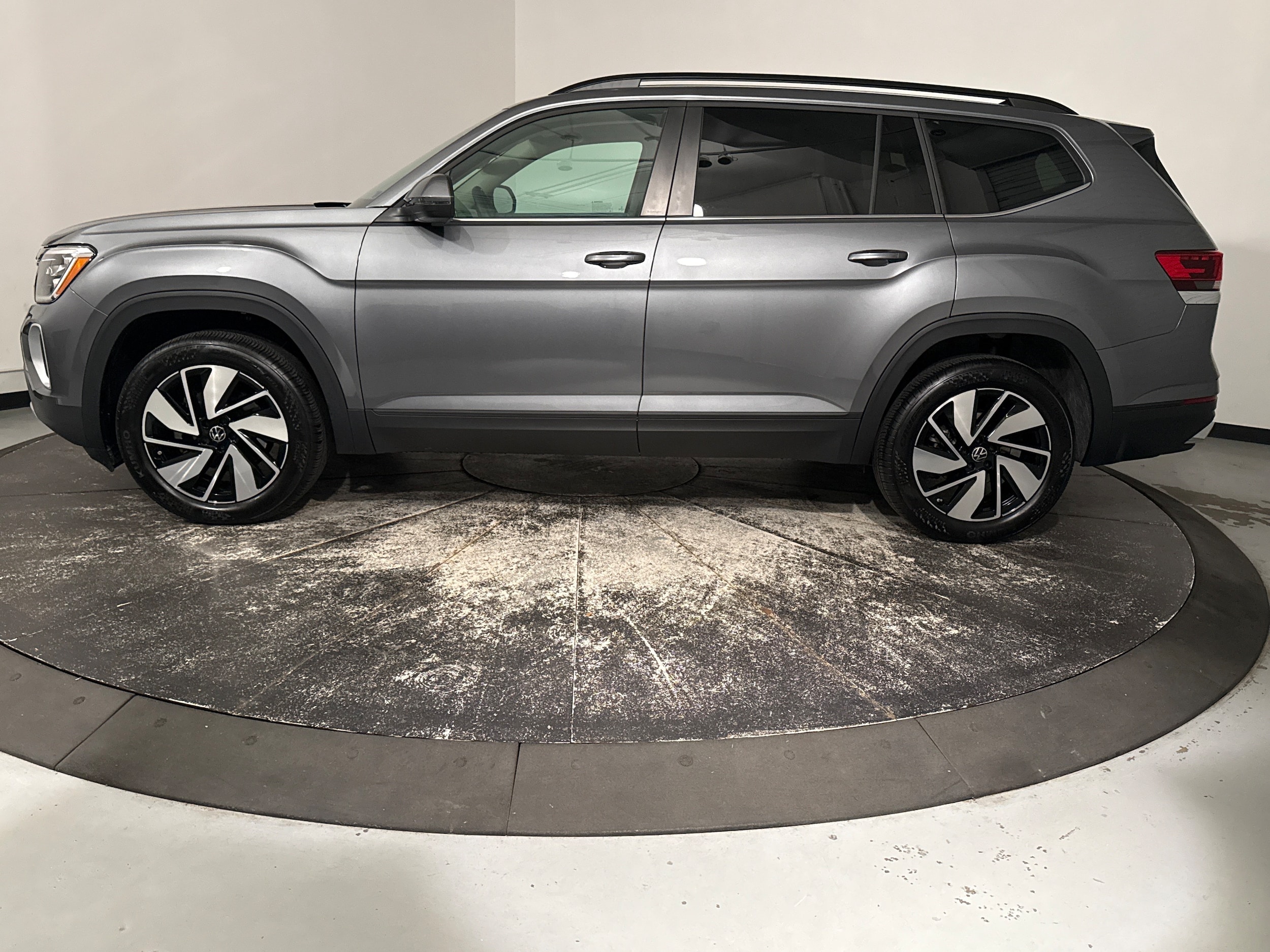 Volkswagen Atlas 2.0T SE W/Technology