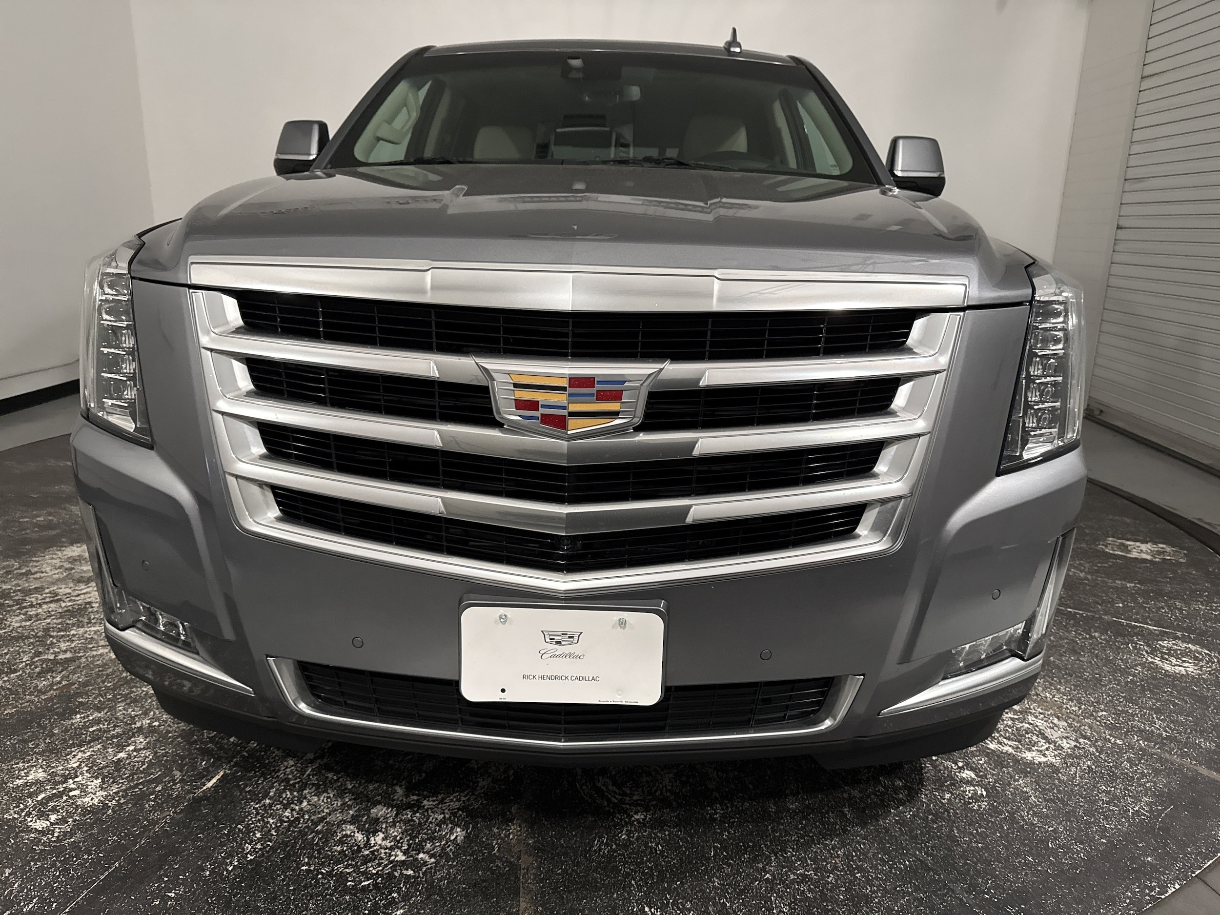 2019 CADILLAC Escalade Luxury photo 2