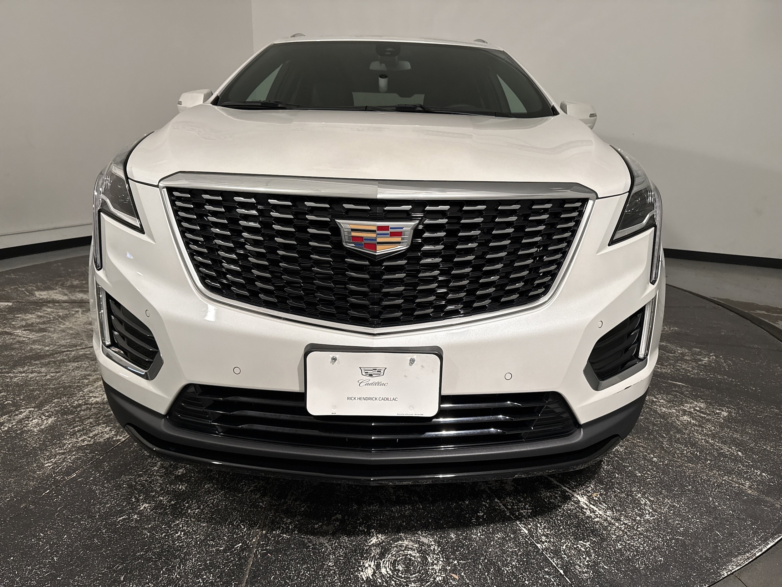 2024 CADILLAC XT5 FWD Luxury photo 2