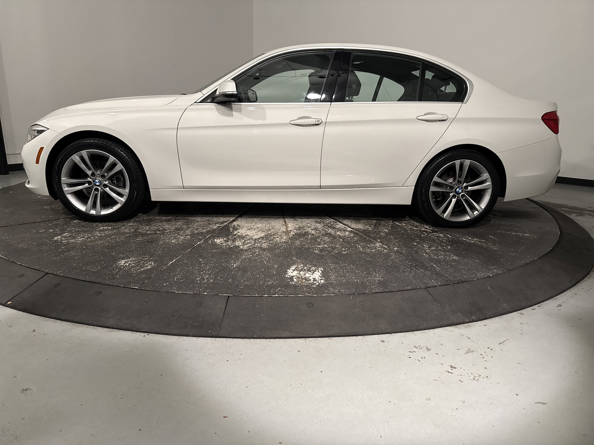 2018 BMW 3 Series 330i photo 5