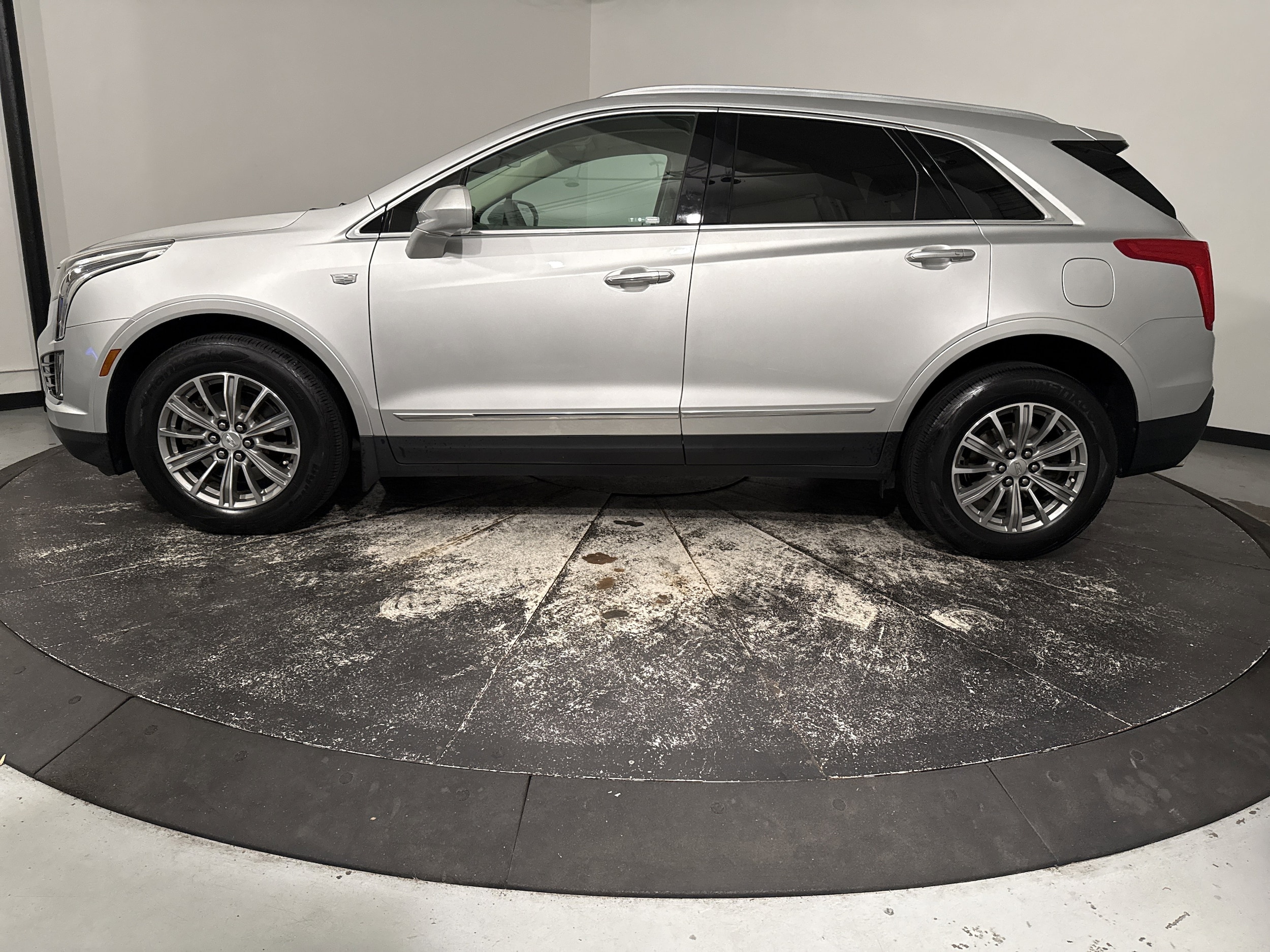 2017 CADILLAC XT5 Luxury FWD photo 5